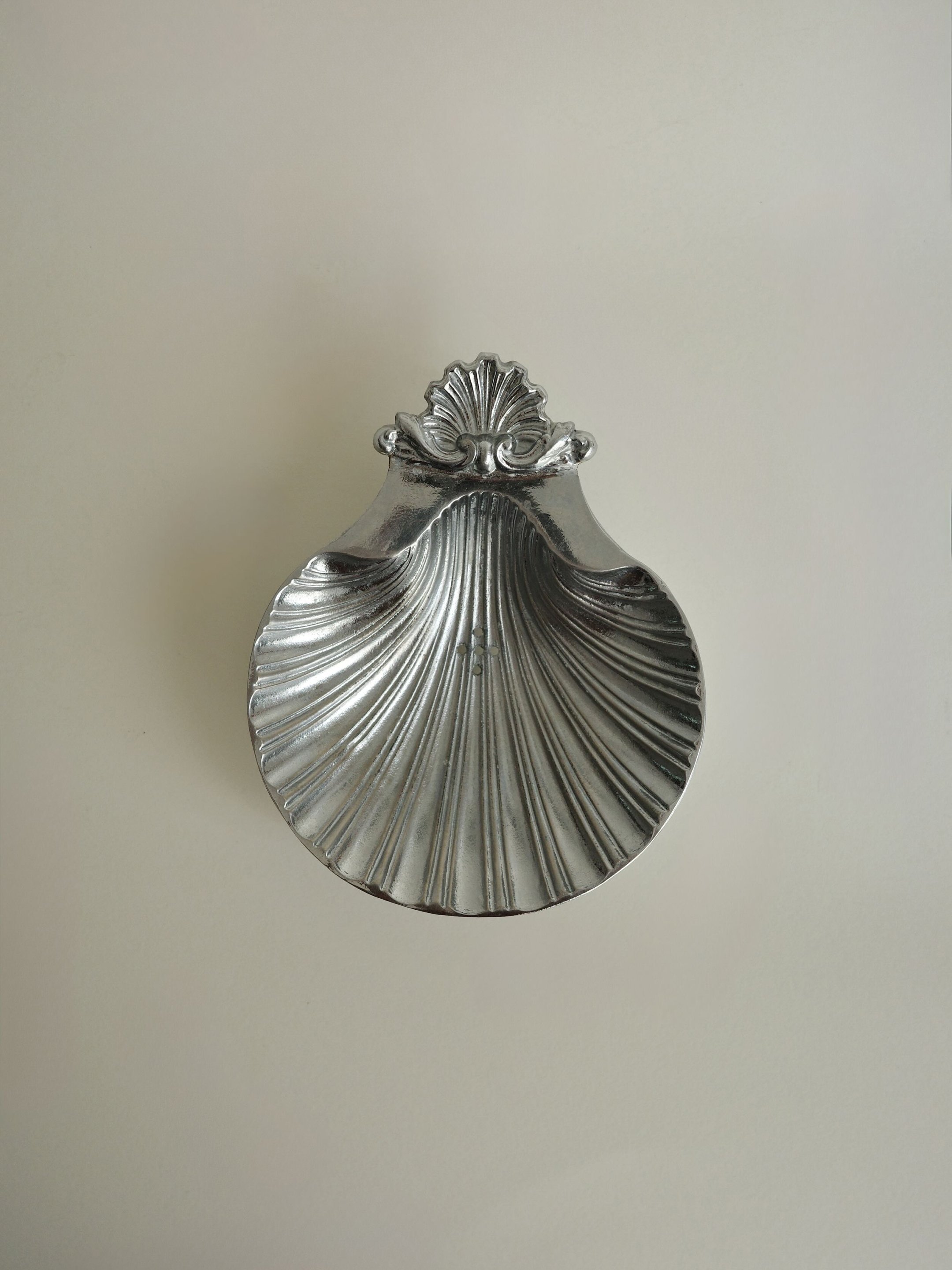 Cast Metal Scallop Shell Soap Dish