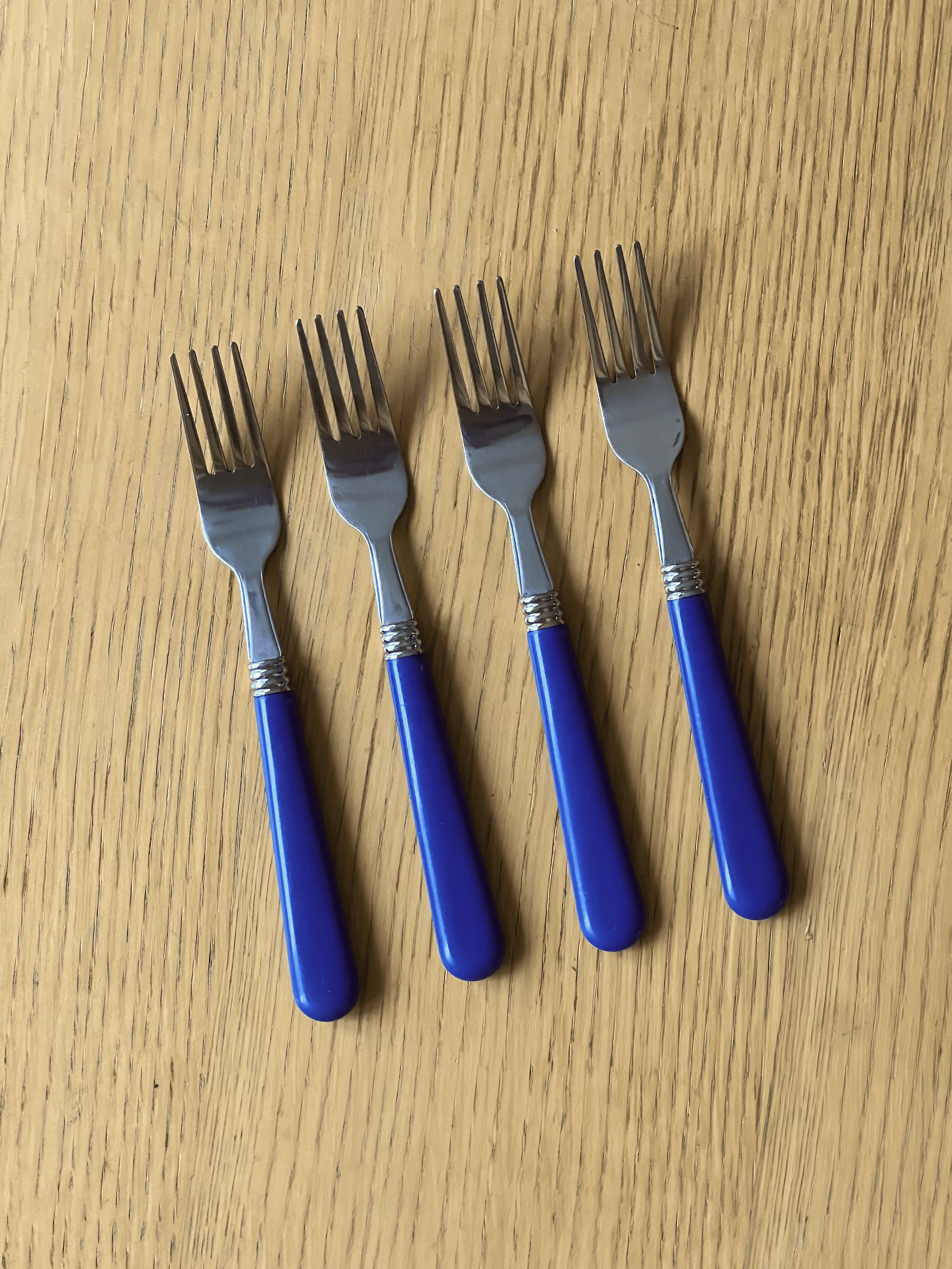 vintage-cutlery-set-cobalt-blue-handle-2.png
