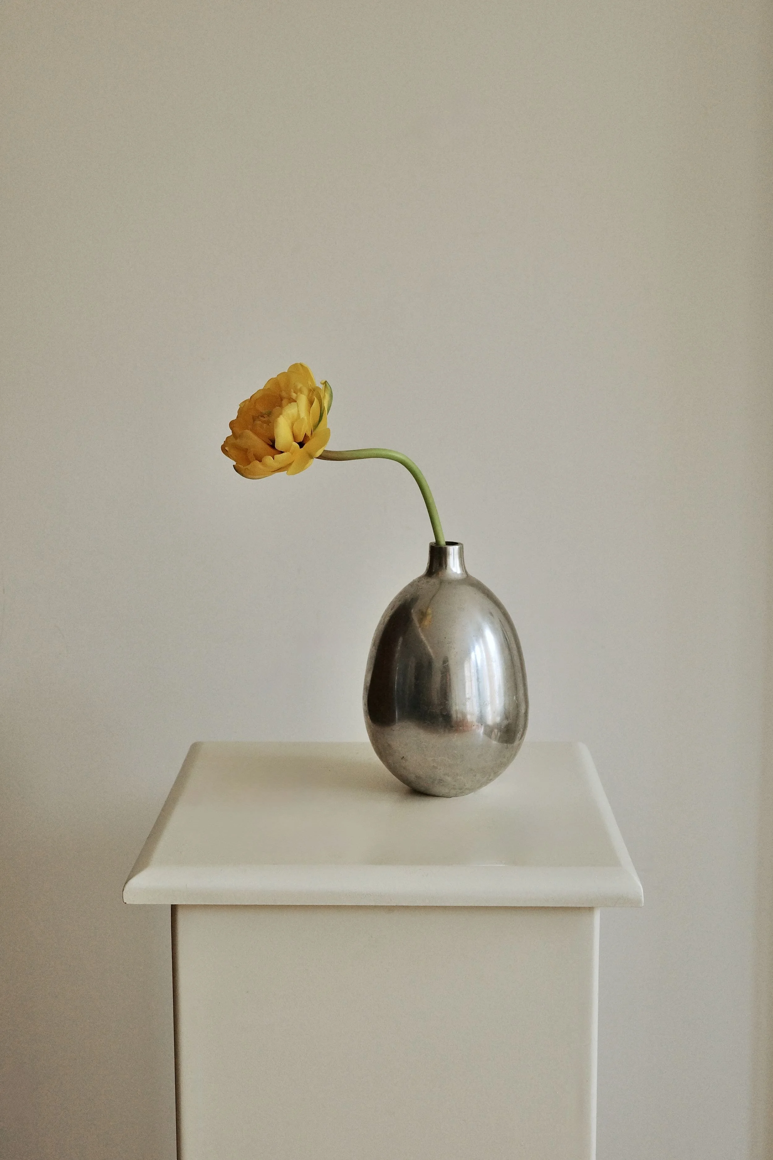 Minimalist Ovoid Bud Vase