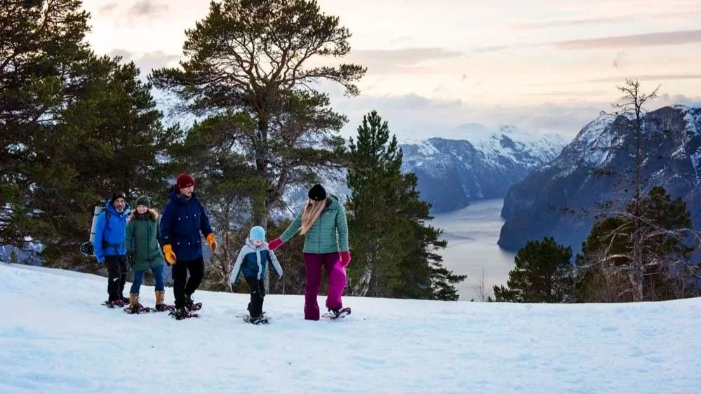 Fjordsafari+Snowshoe+hike-Thea+Hermansen+2024+WEB+%283%29.jpg