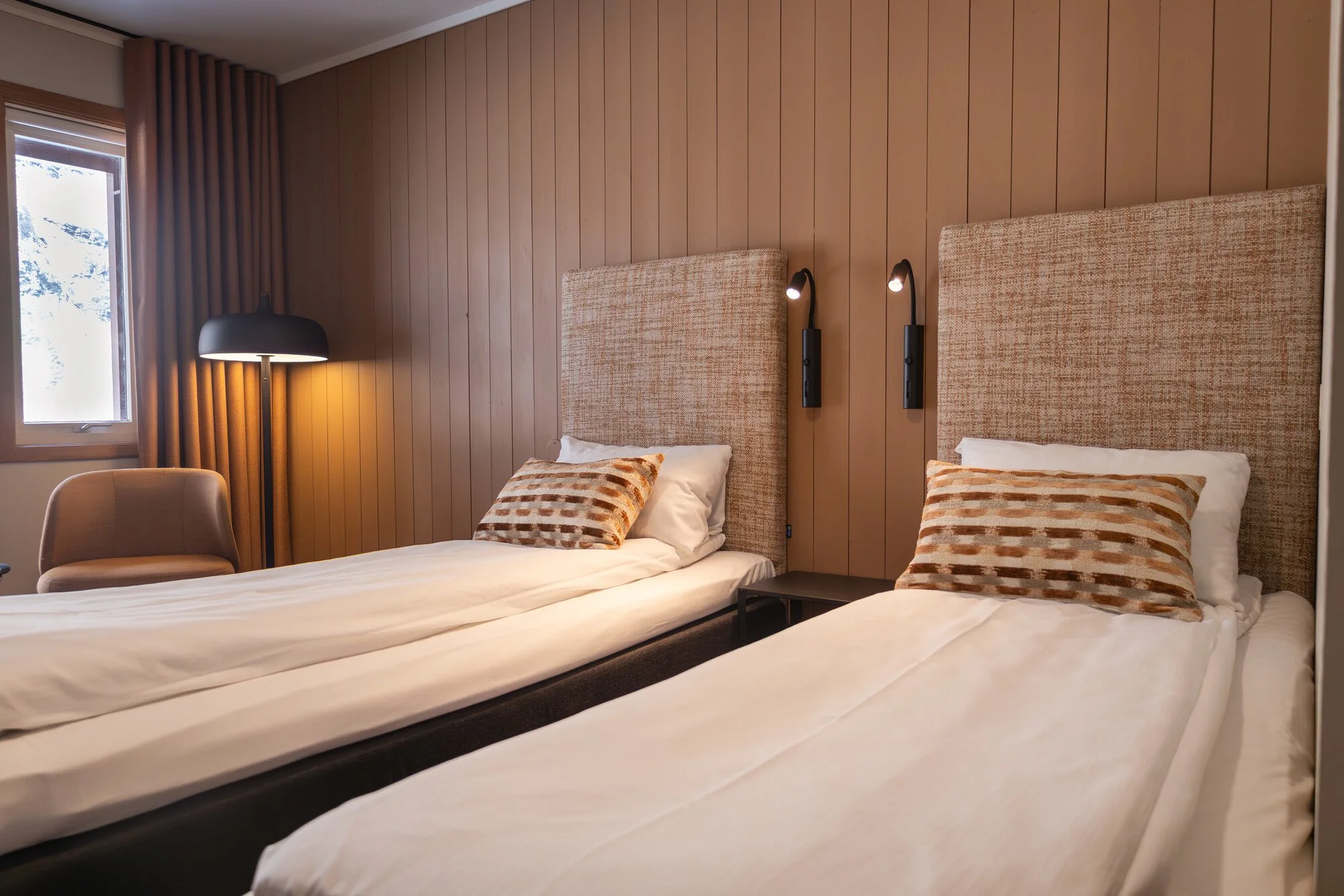 RS154_Twin room with balcony 03_lpr.jpg