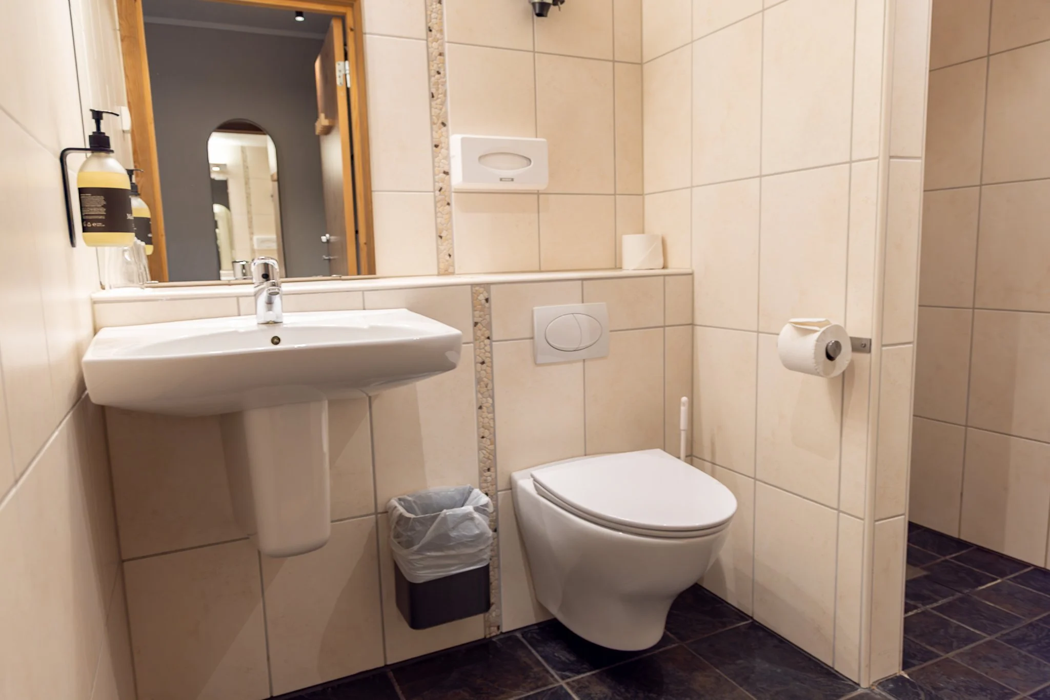 Bathroom twin room