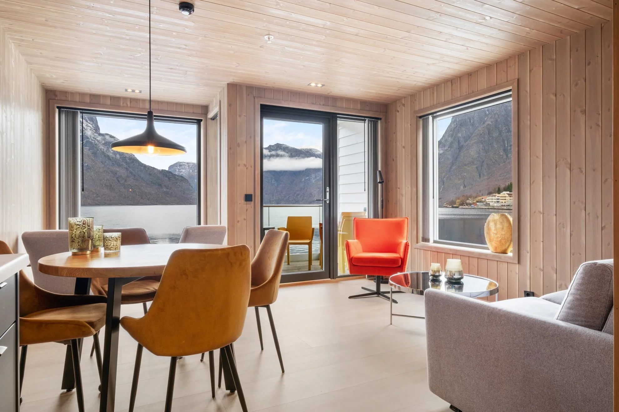 Leilegheit med 2 soverom, balkong og fjordutsikt