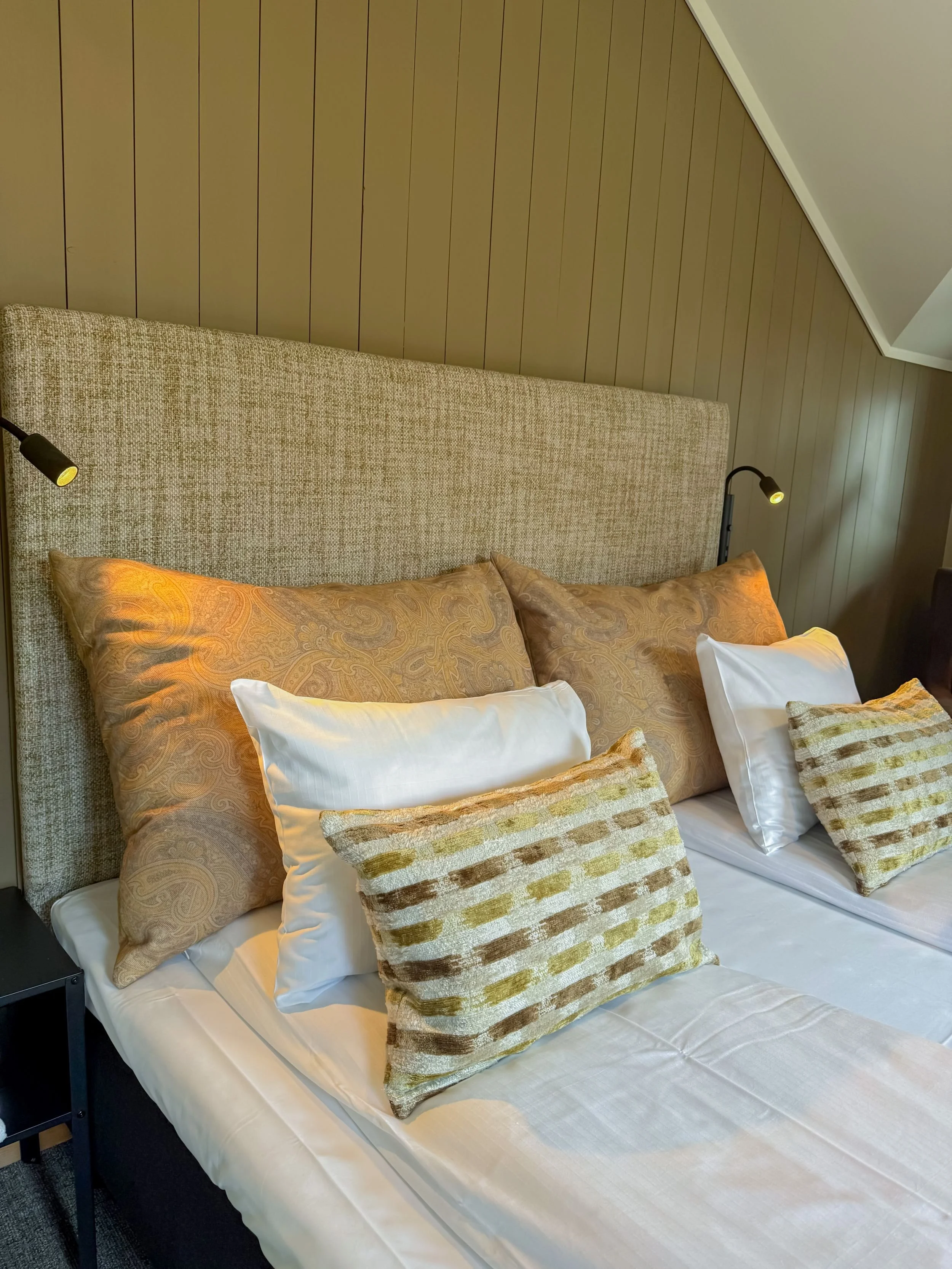 Superior room with balcony 09.jpg