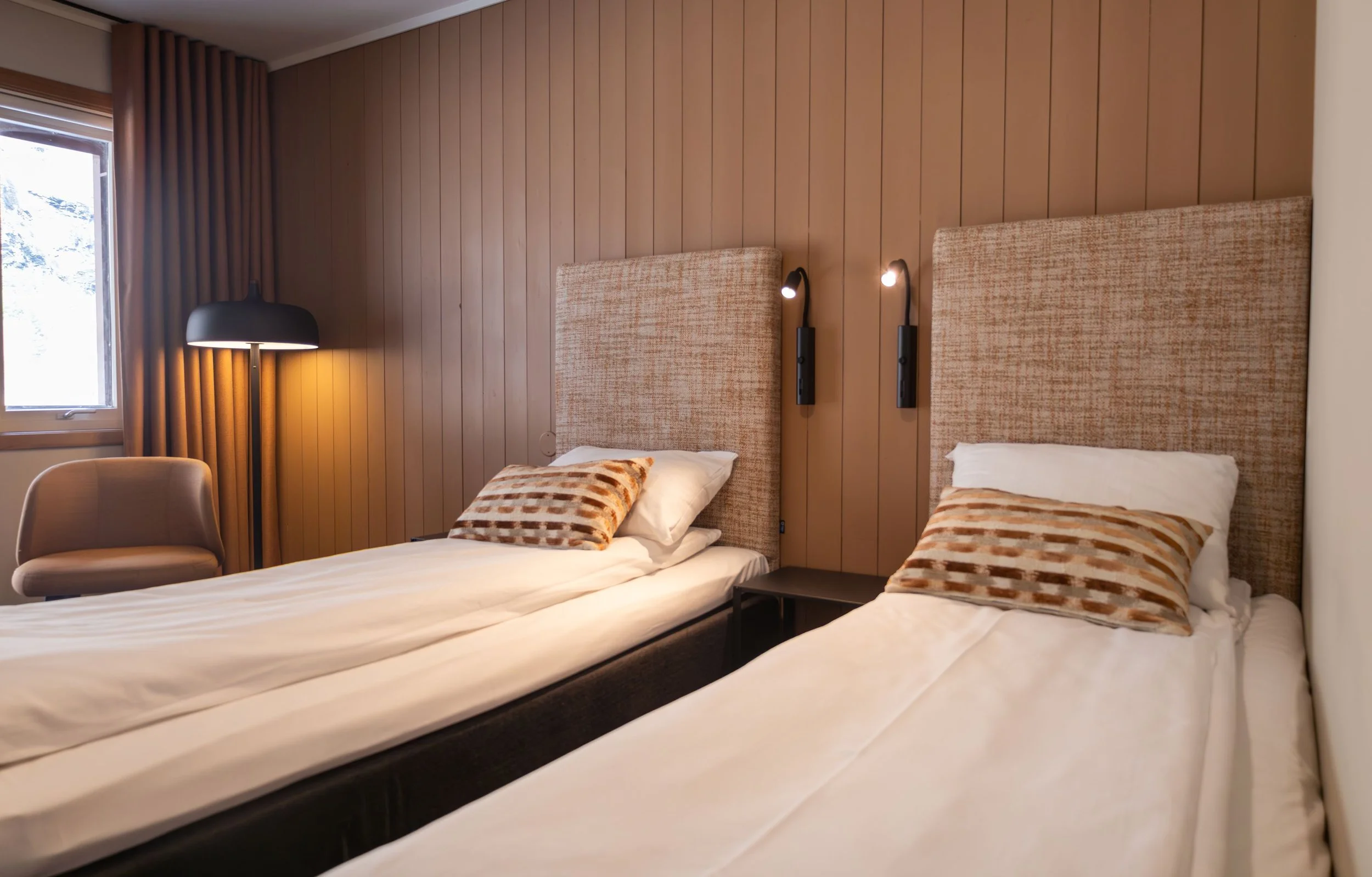 Twin room with balcony 01.jpg