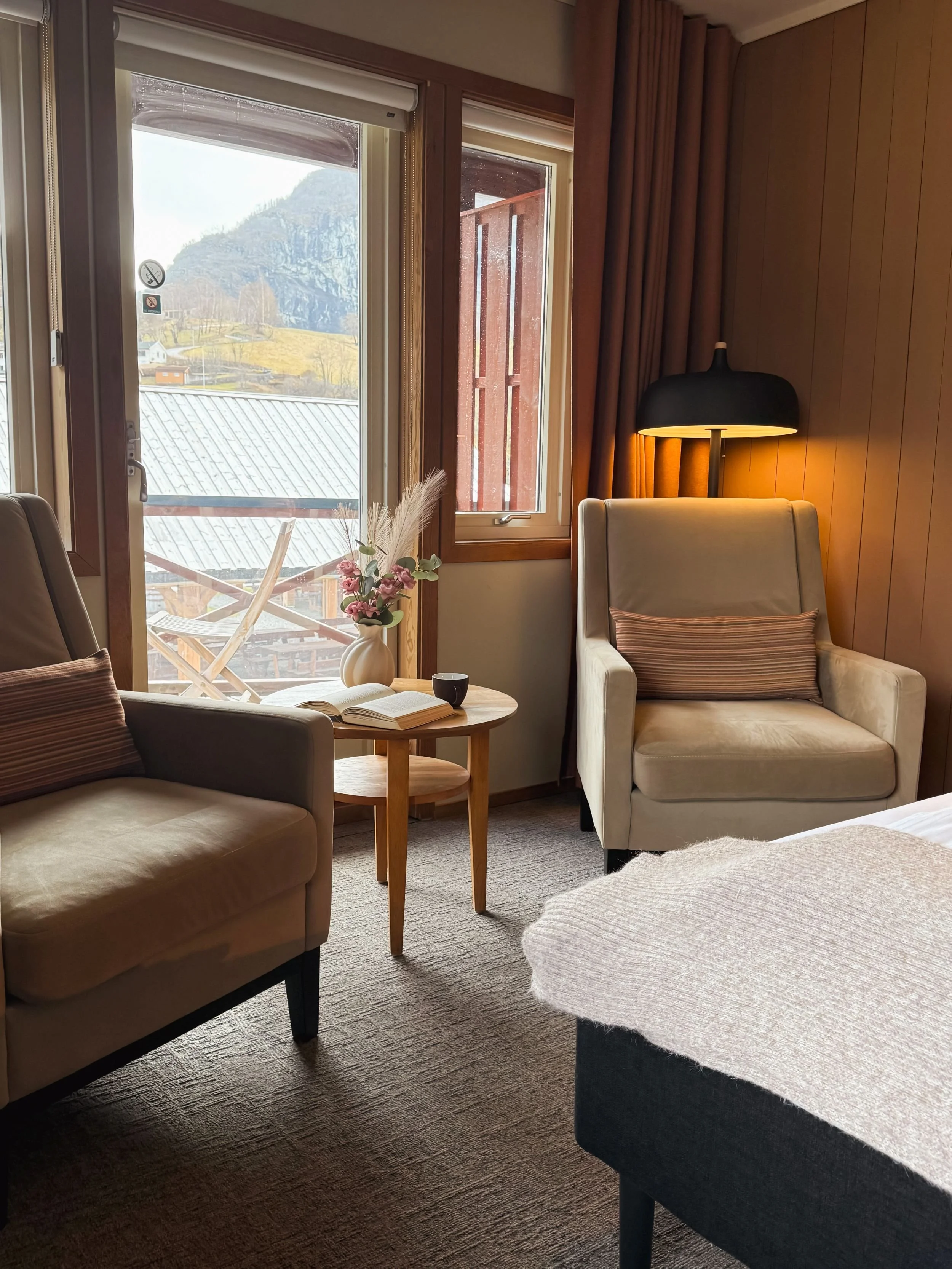 Superior room with balcony 12.jpg