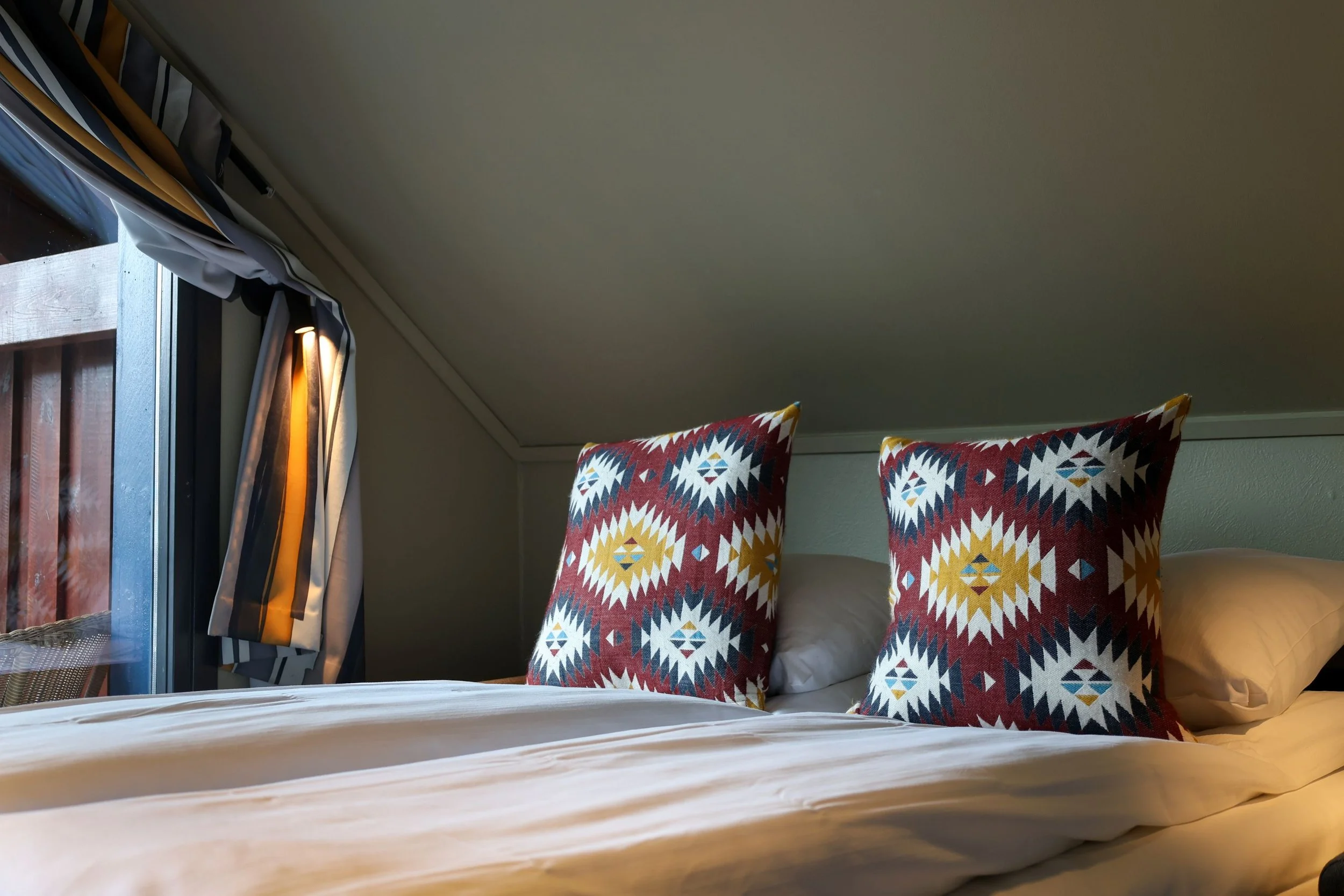 Family room with balcony 04.jpg