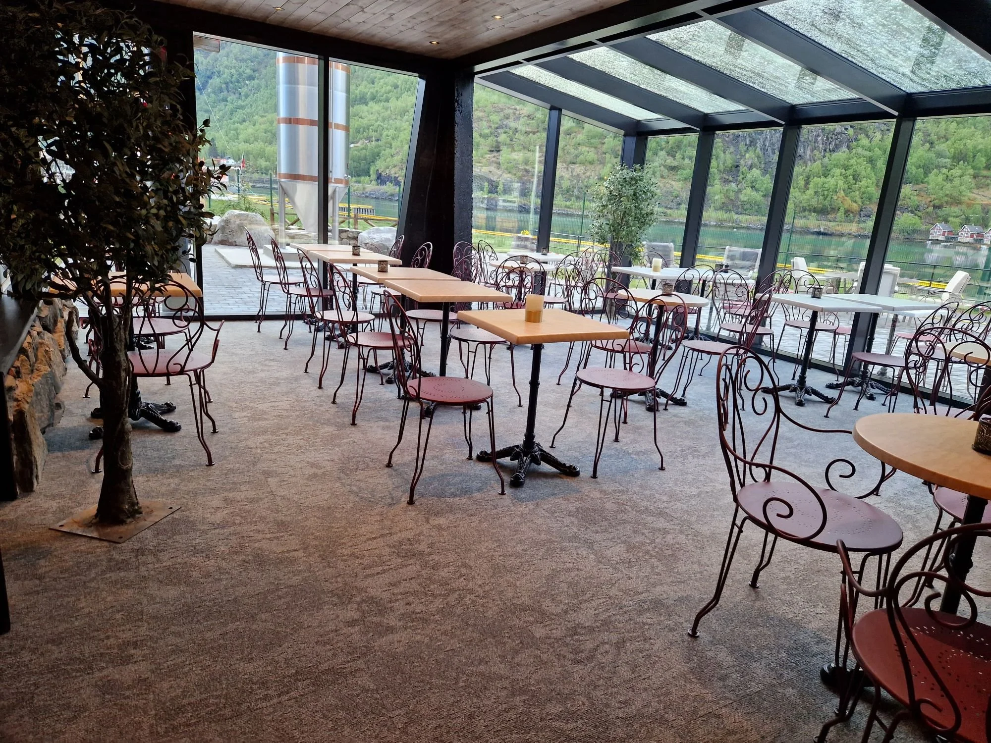 Seating area of Bubbles & Bites at Flåm Restaurant