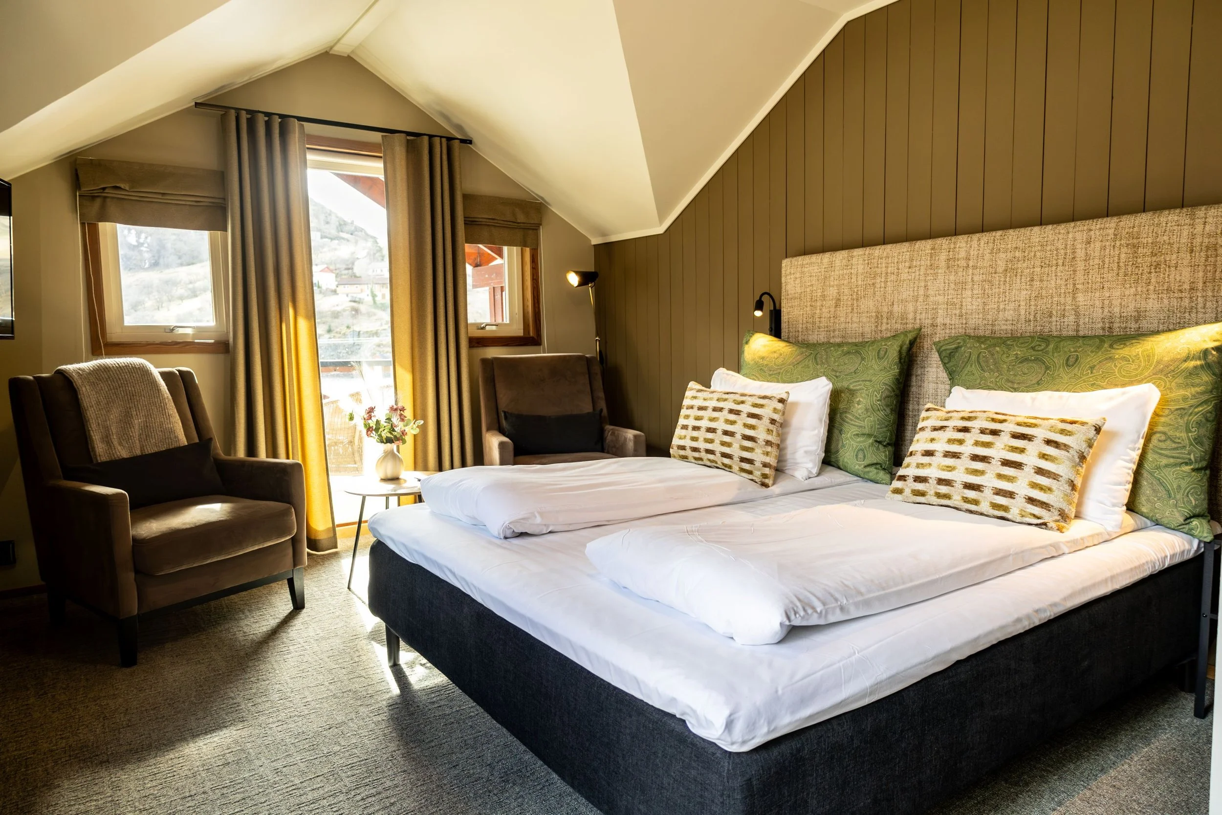 Superior room with balcony 03.jpg