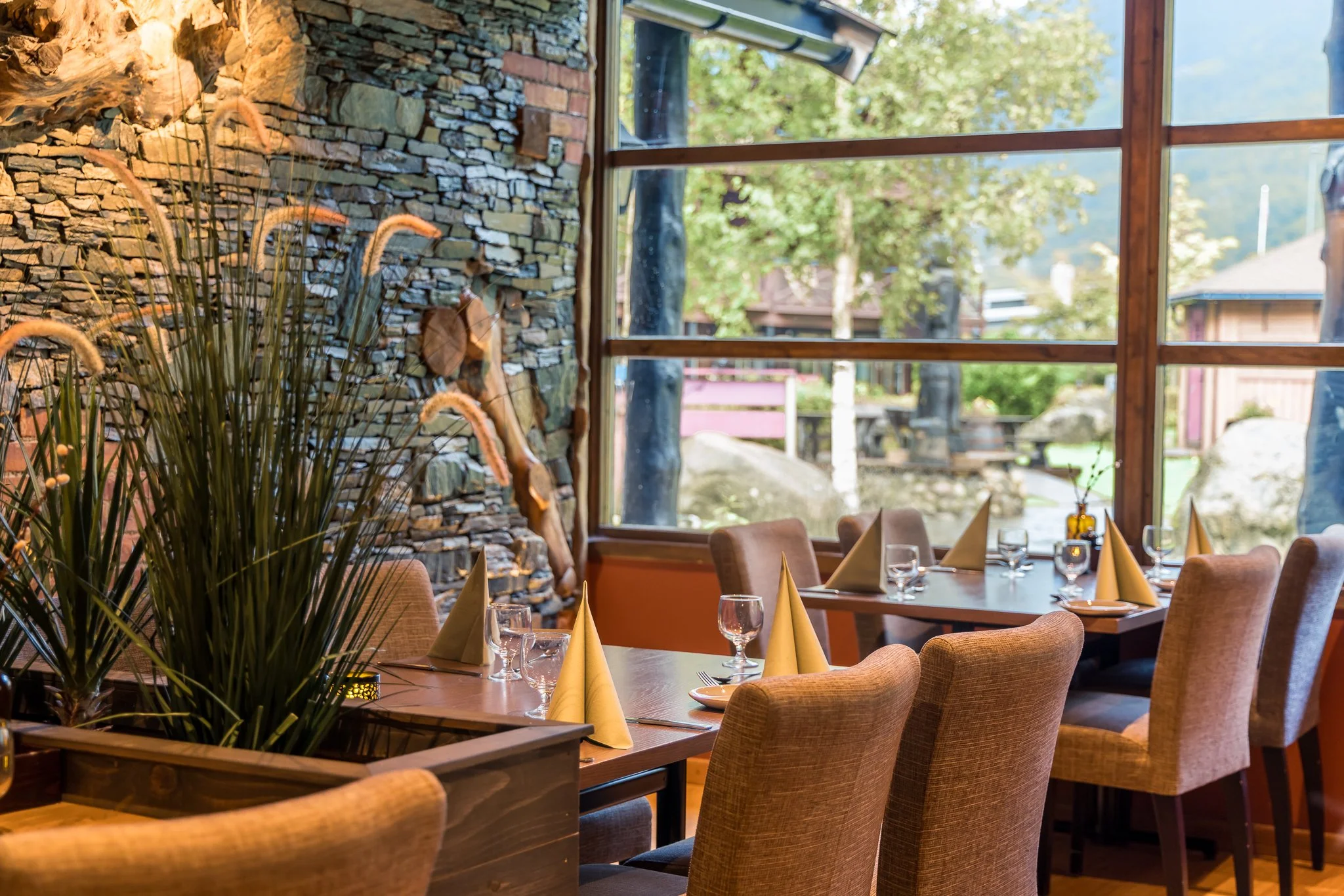 Atmosphere and table setting in Flåm Restaurant at Flåmsbrygga in Flåm