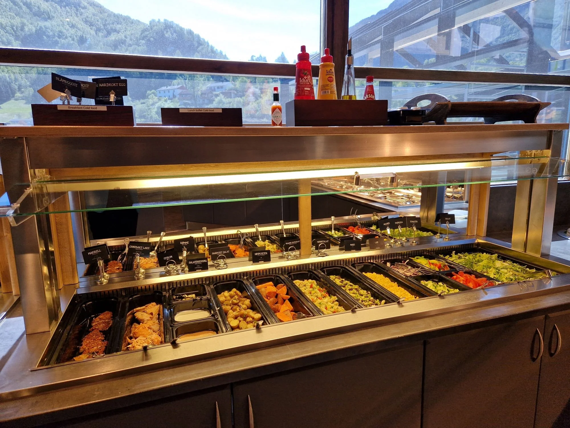 Lunch buffet setup at Flåm Restaurant