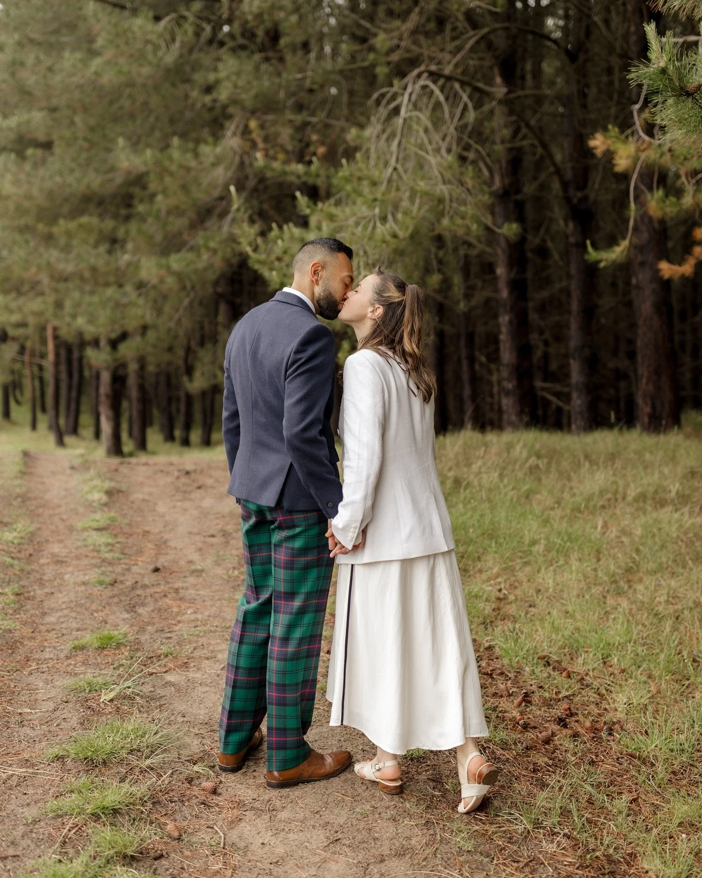 An East coast ceremony for Jo &amp; Ali who made their vows surrounded by their closest family &amp; friends.

We had to do a few group shuffle backs with the tide making its way in, but it&rsquo;s stories like that which make the day all the more me