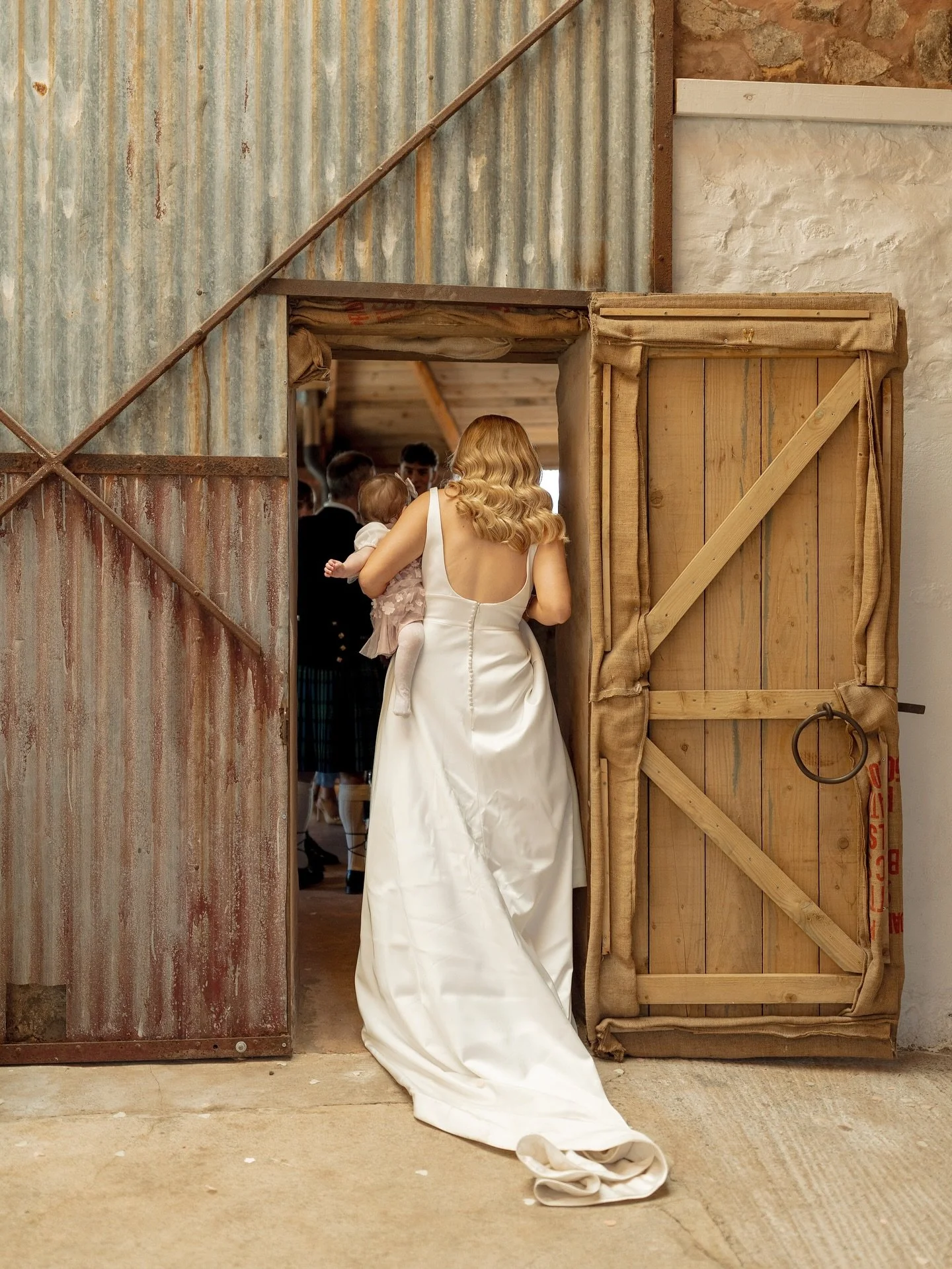A few frames from the loveliest day with L &amp; C caught on digital and film. 

Photographer @harrietsphotography_ 
Venue @thecowshedcrail 
Makeup @kirstysuttiemakeup 
Hair @karolinasimpkinsbridalhair 
Caterers @insideoutcatering 
Piper &amp; DJ @st