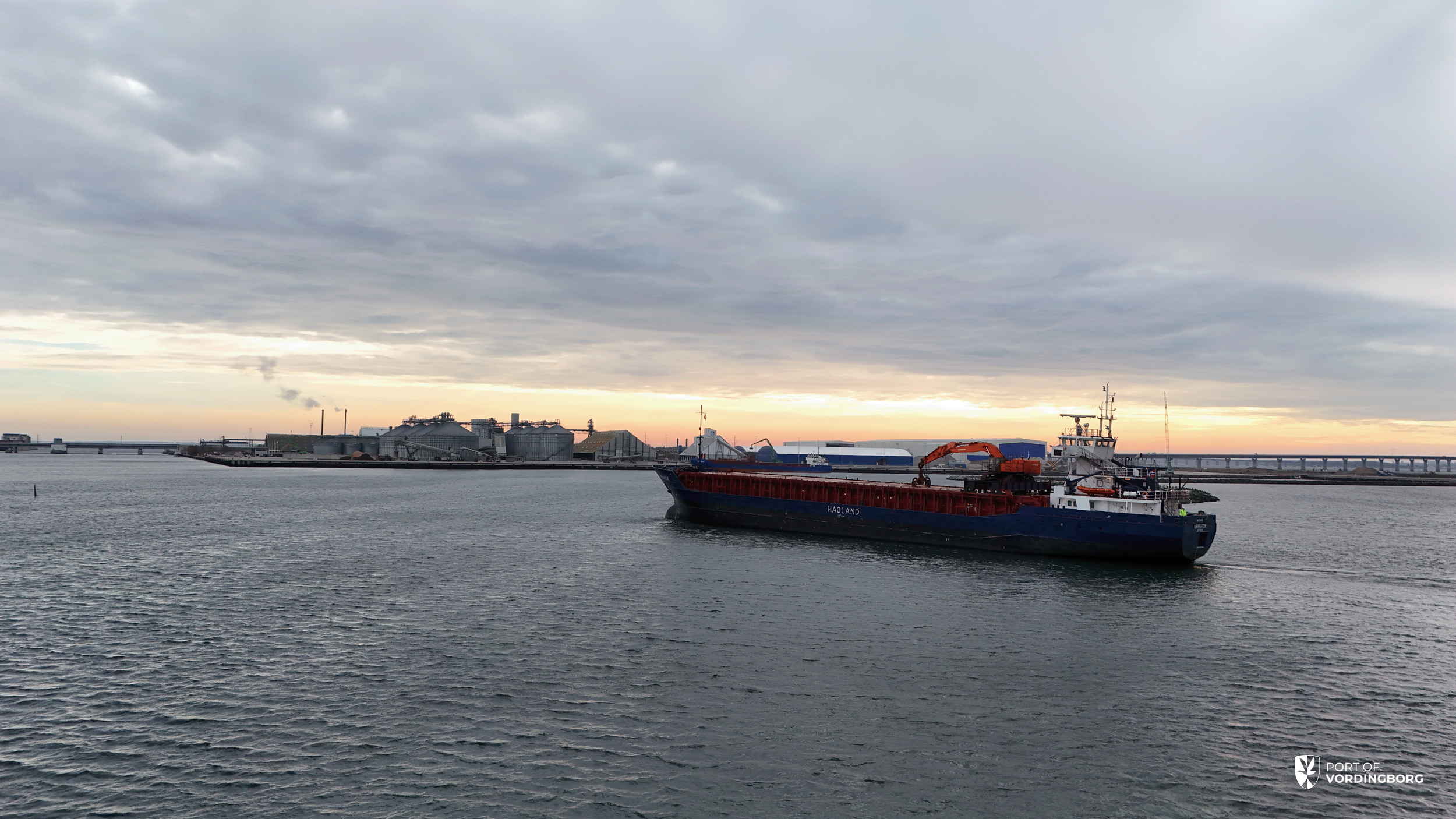 Imperator lastet med træ