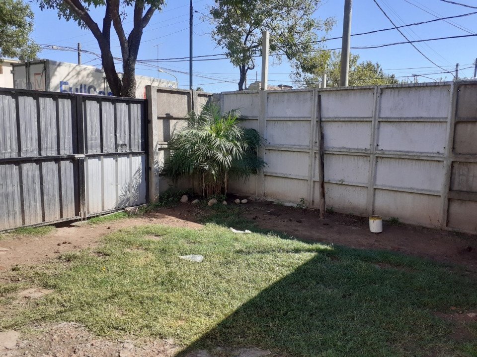 CASA PUEYRREDON ESQUINA EDISON - FOTO PATIO.jpg