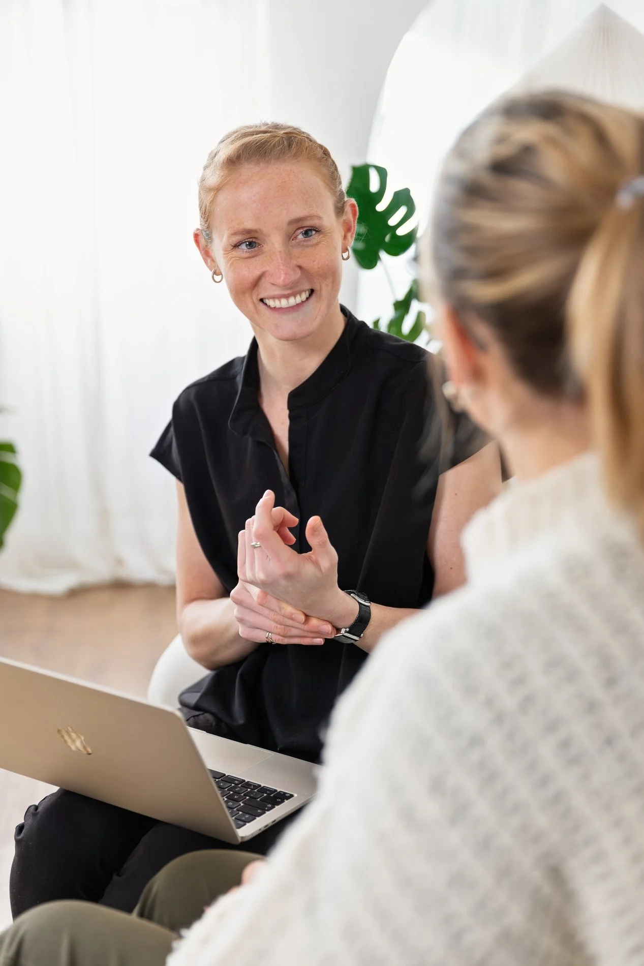 Patient and practitioner having a discussion about health