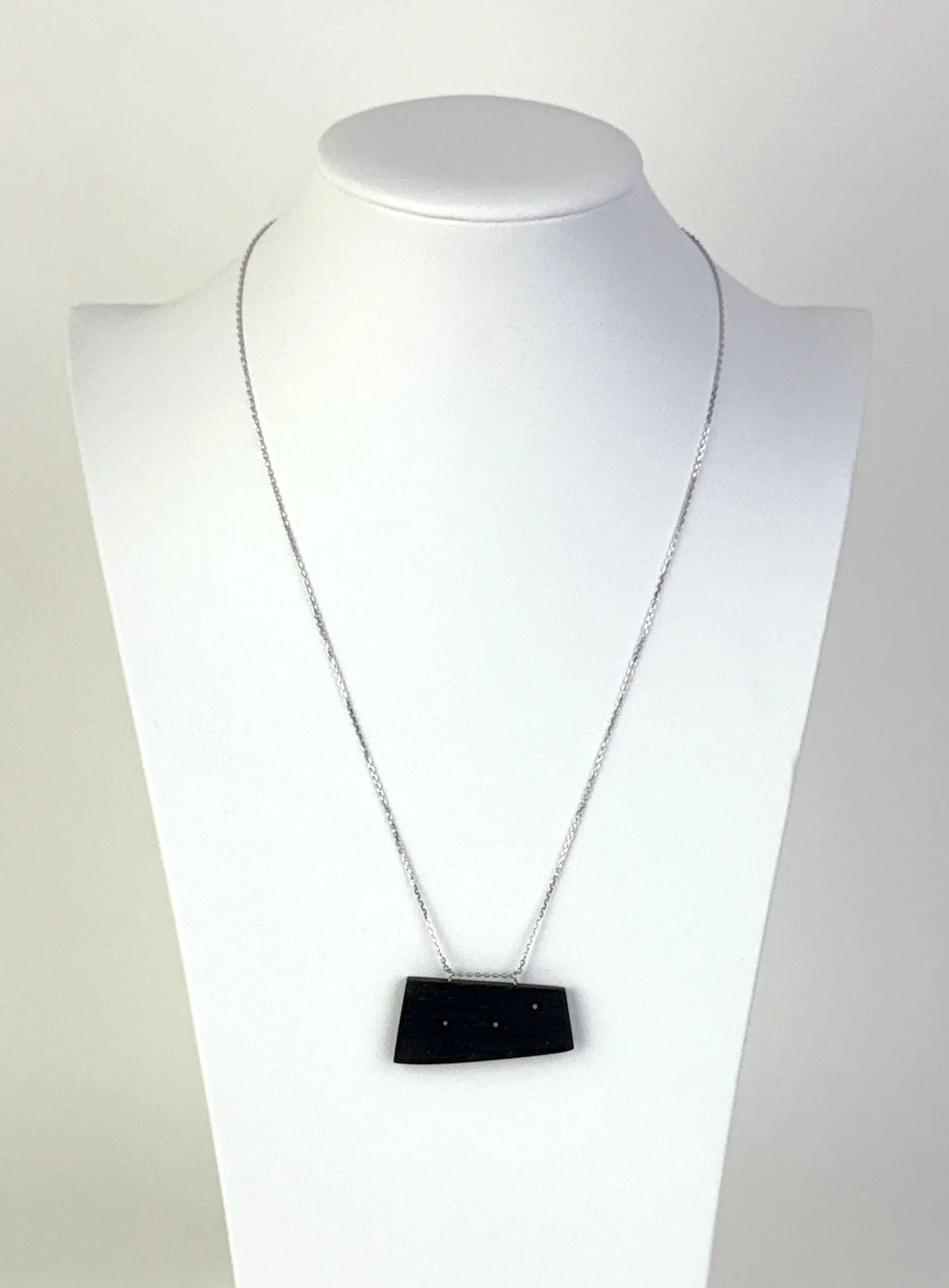 necklace-ebony-silver-wire-01-display.jpg