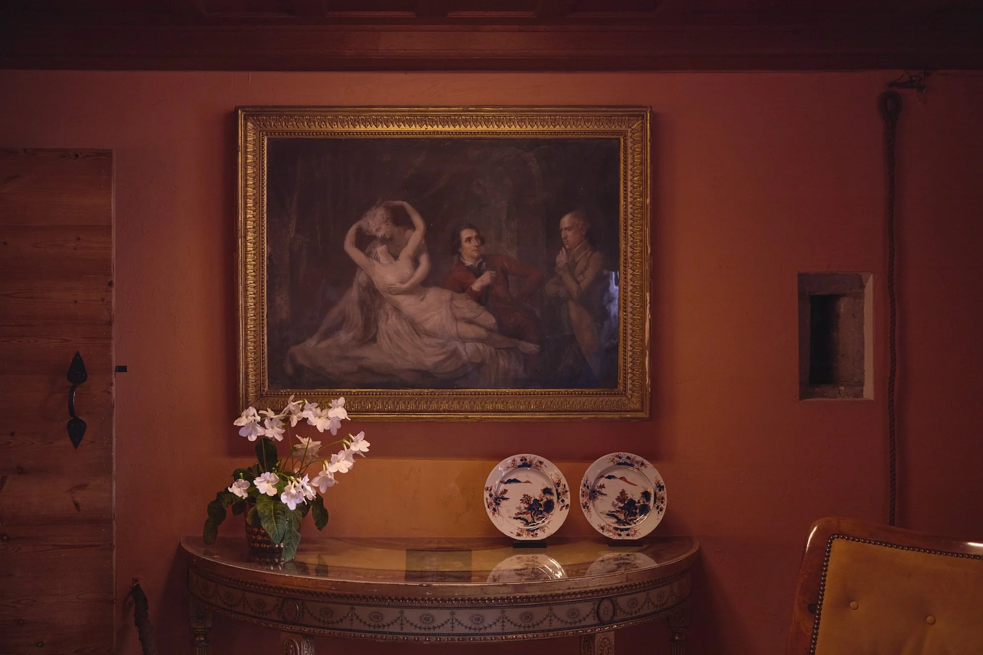 HEIR’S GILDED TABLEAU