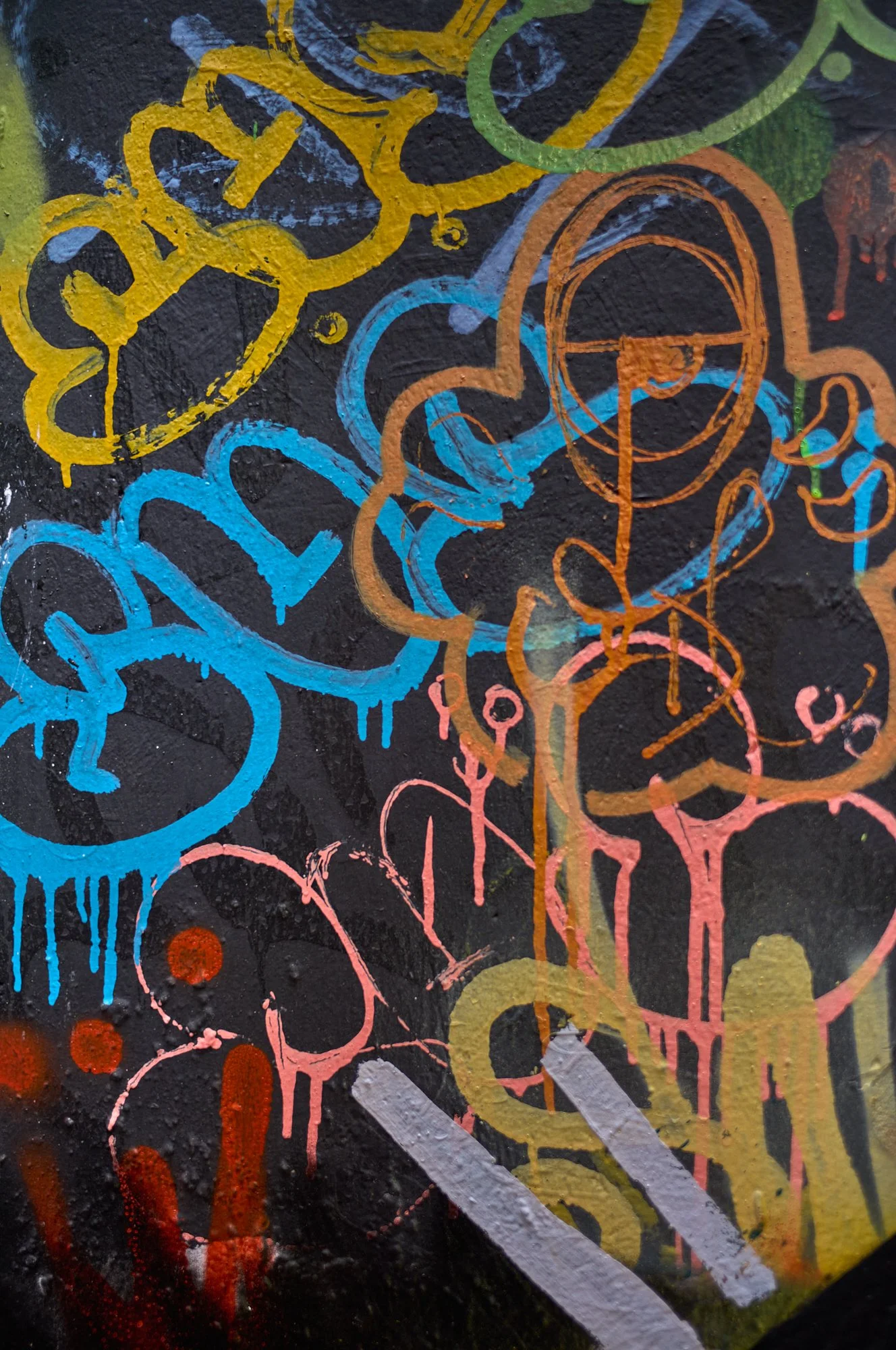 COMUNA 13 DRIP FIGURE