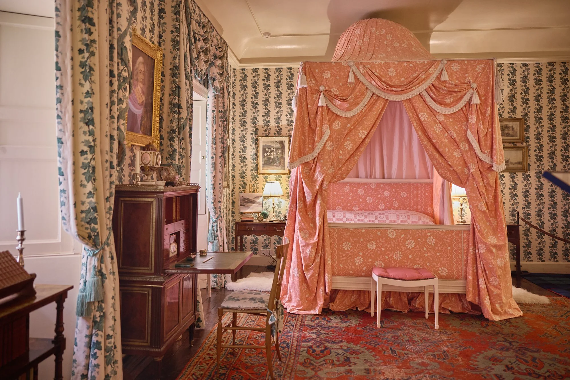 DOWAGER’S CANOPY BED