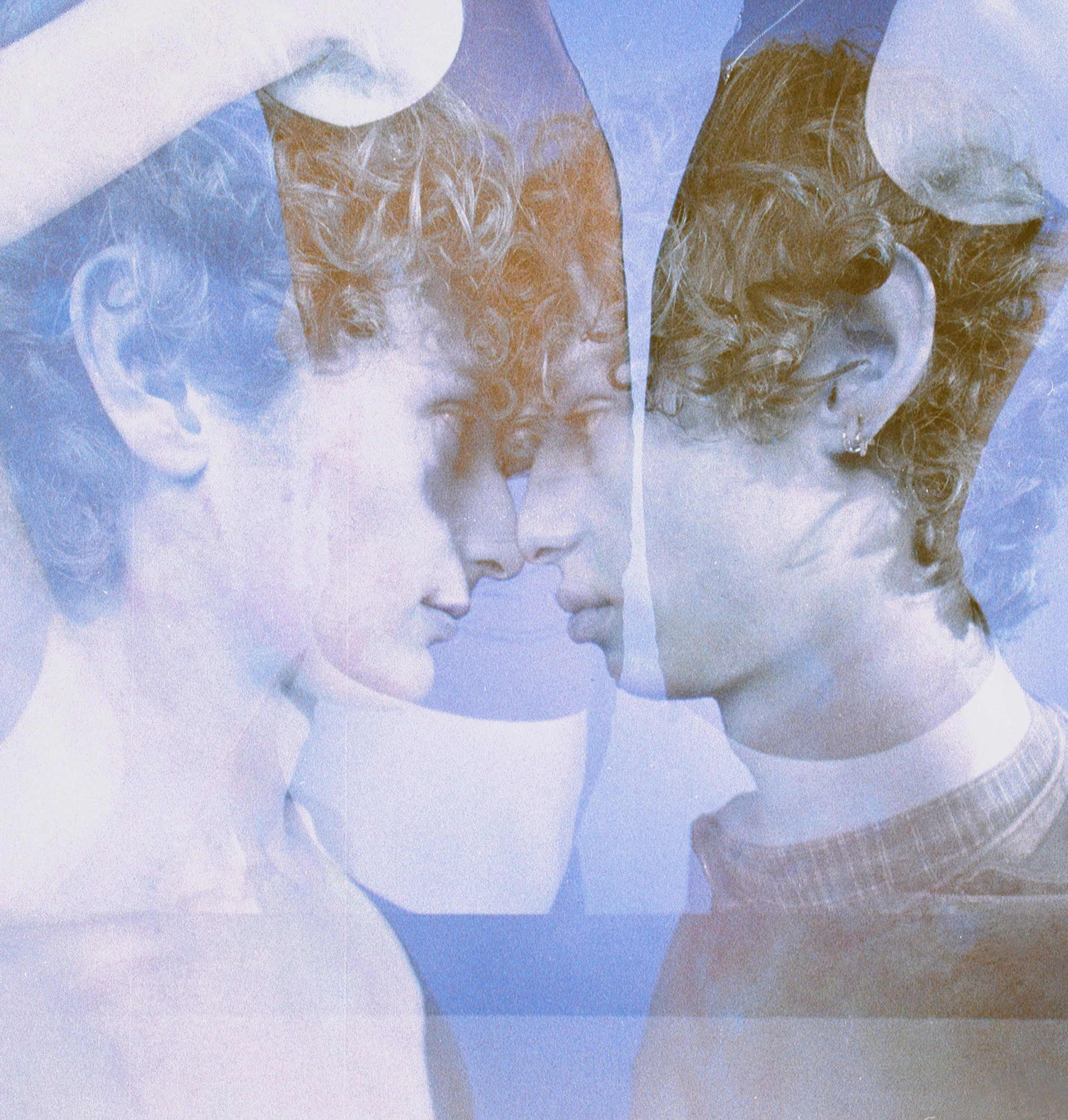 Two men face to face, almost kissing, their profiles merging through a blue double exposure. Geminus by Hartenjager.