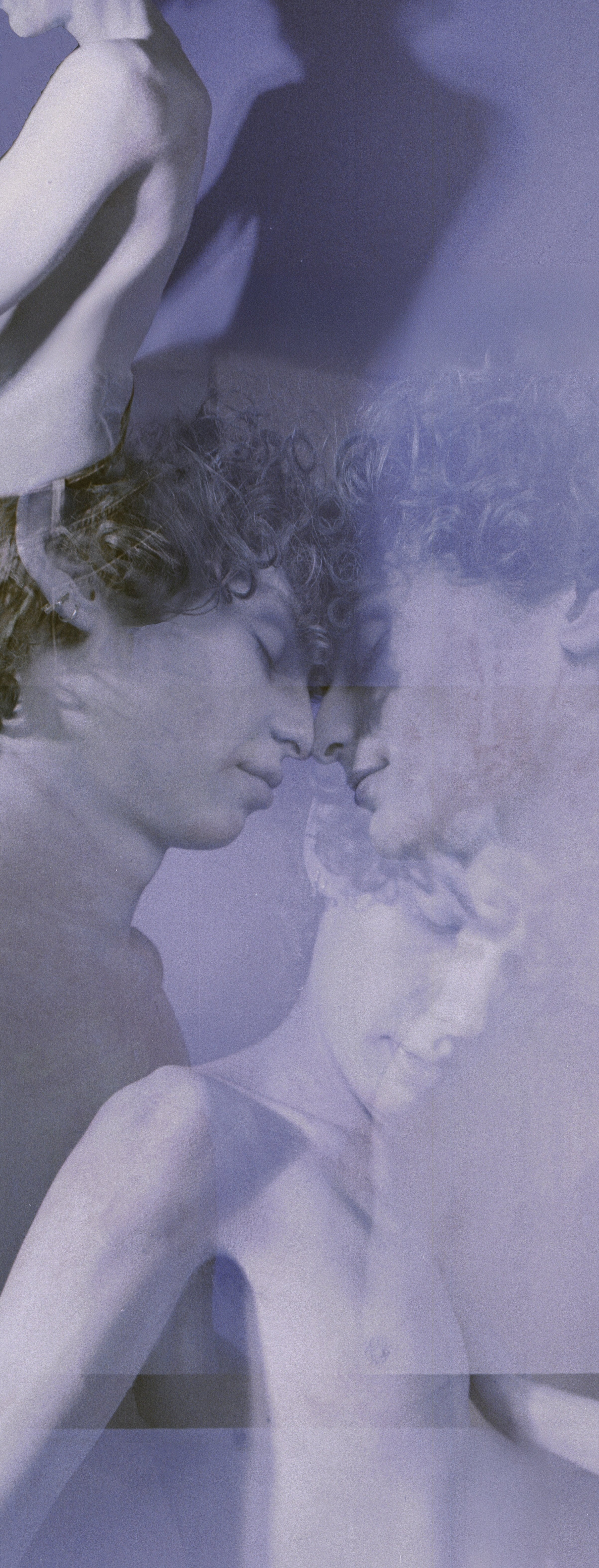 Double exposure of two curly-haired figures merging into one body in soft blue tones. Geminus by Hartenjager.