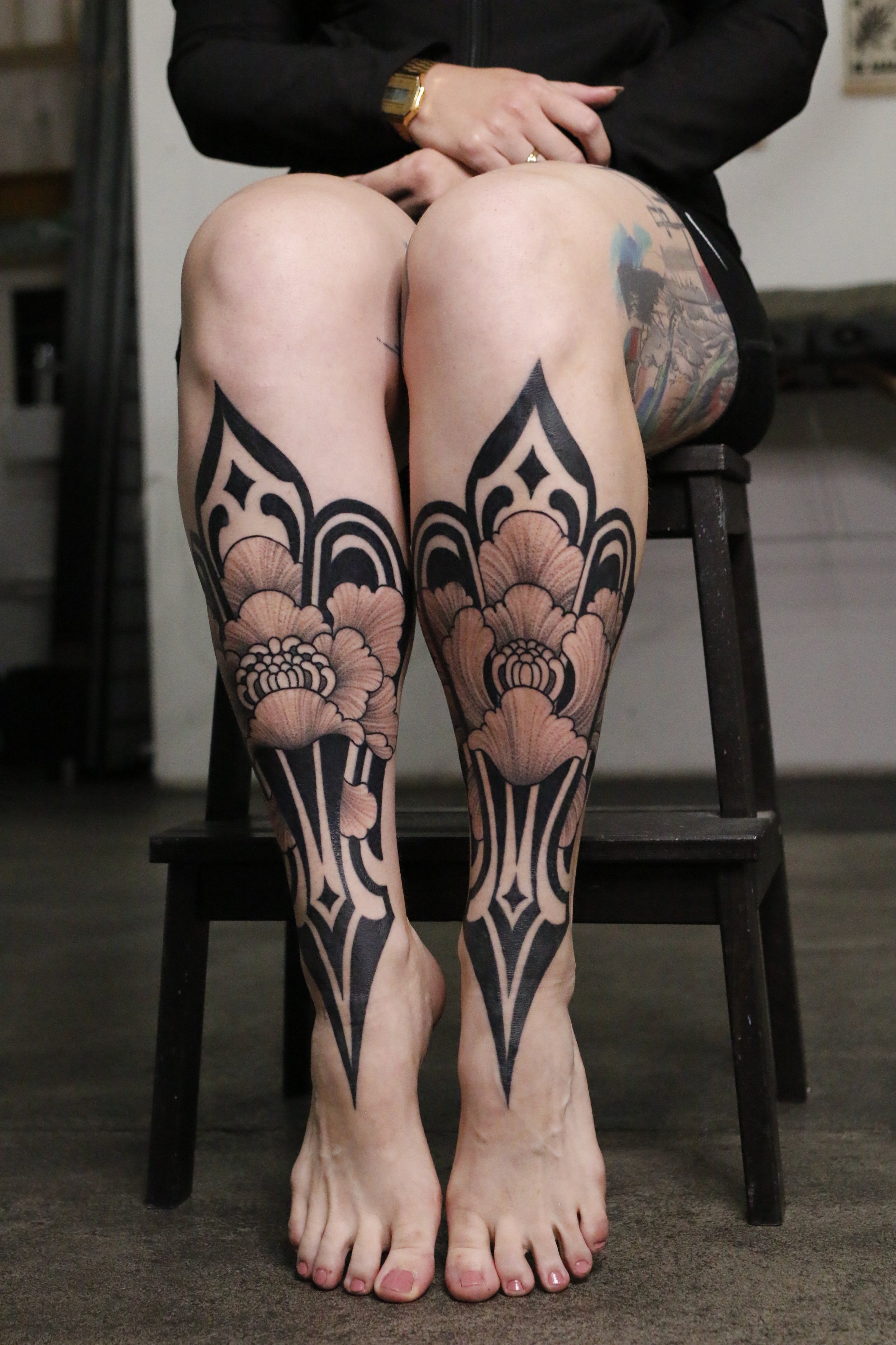 Symmetric Floral Leg Ornaments