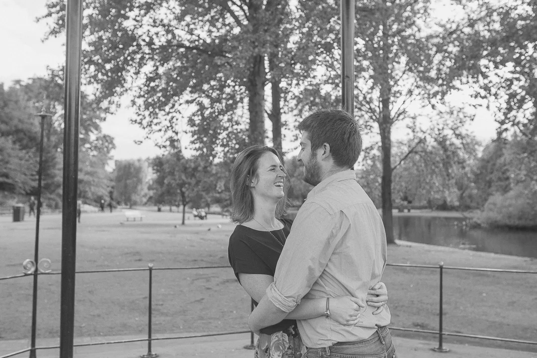 Alice & Dave's engagement shoot in Regent's Park, London