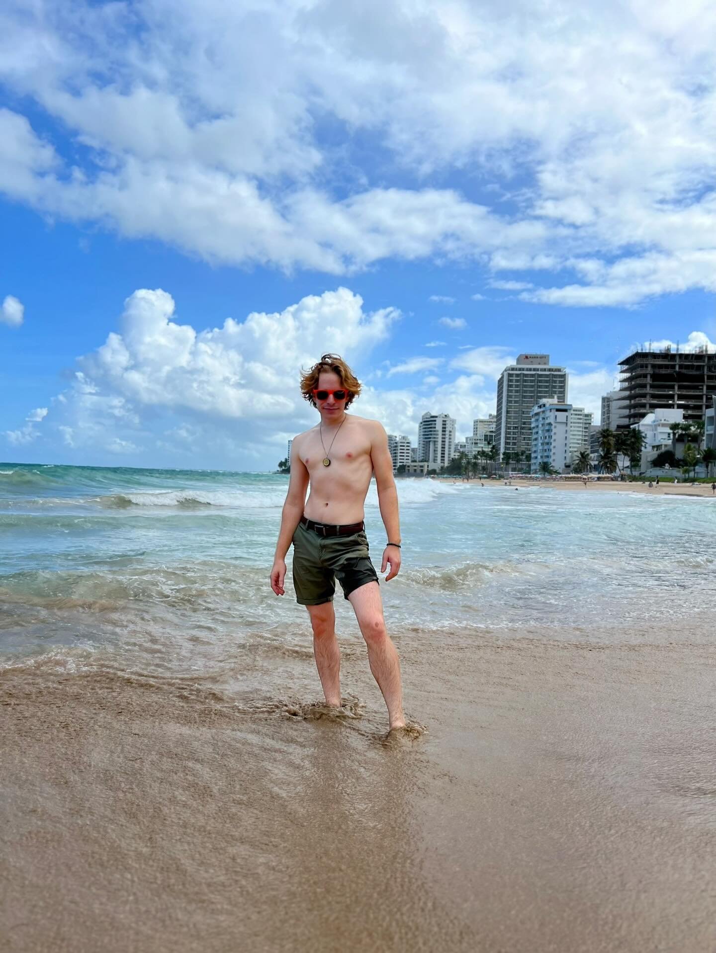 Making waves. 🌊 

#keepmoving #present #lifesabeach #stillness #lifeincolor