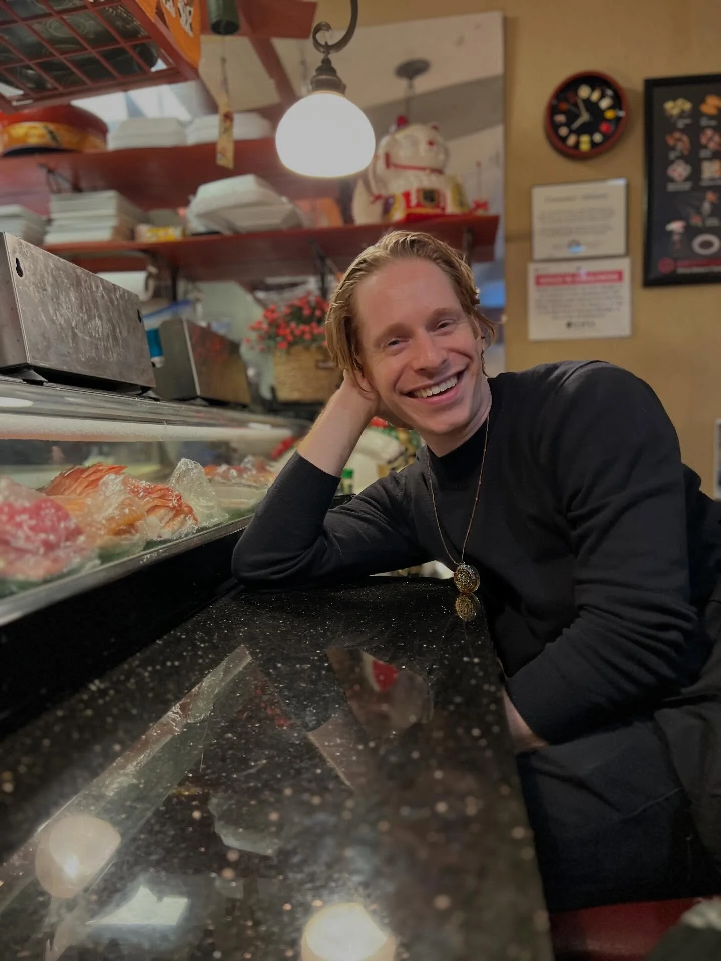 Sushi smiles 🍣😁😄 #sushi #smiles 

#beatlejuicebeatlejuicebeatlejuice 😉
#happy #tummy