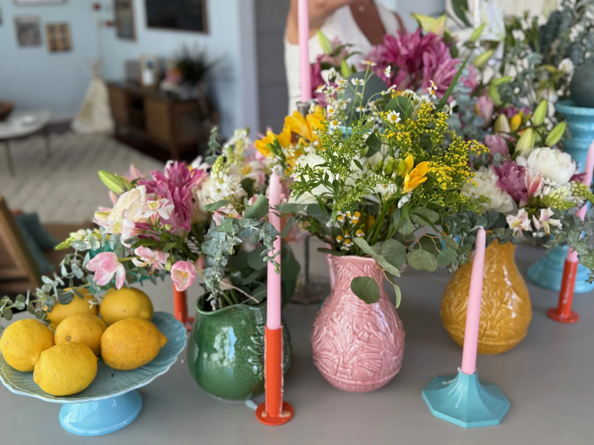 Table arrangement for a private summer lunch event in Cascais