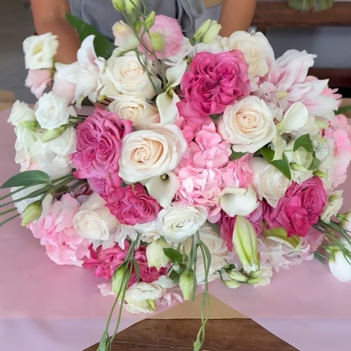 💗 &Agrave; procura de algo diferente para o Dia dos Namorados?

Os nossos bouquets rom&acirc;nticos de jardim s&atilde;o criados com uma mistura de rosas e flores da esta&ccedil;&atilde;o, para algo verdadeiramente &uacute;nico.

Cada bouquet &eacut