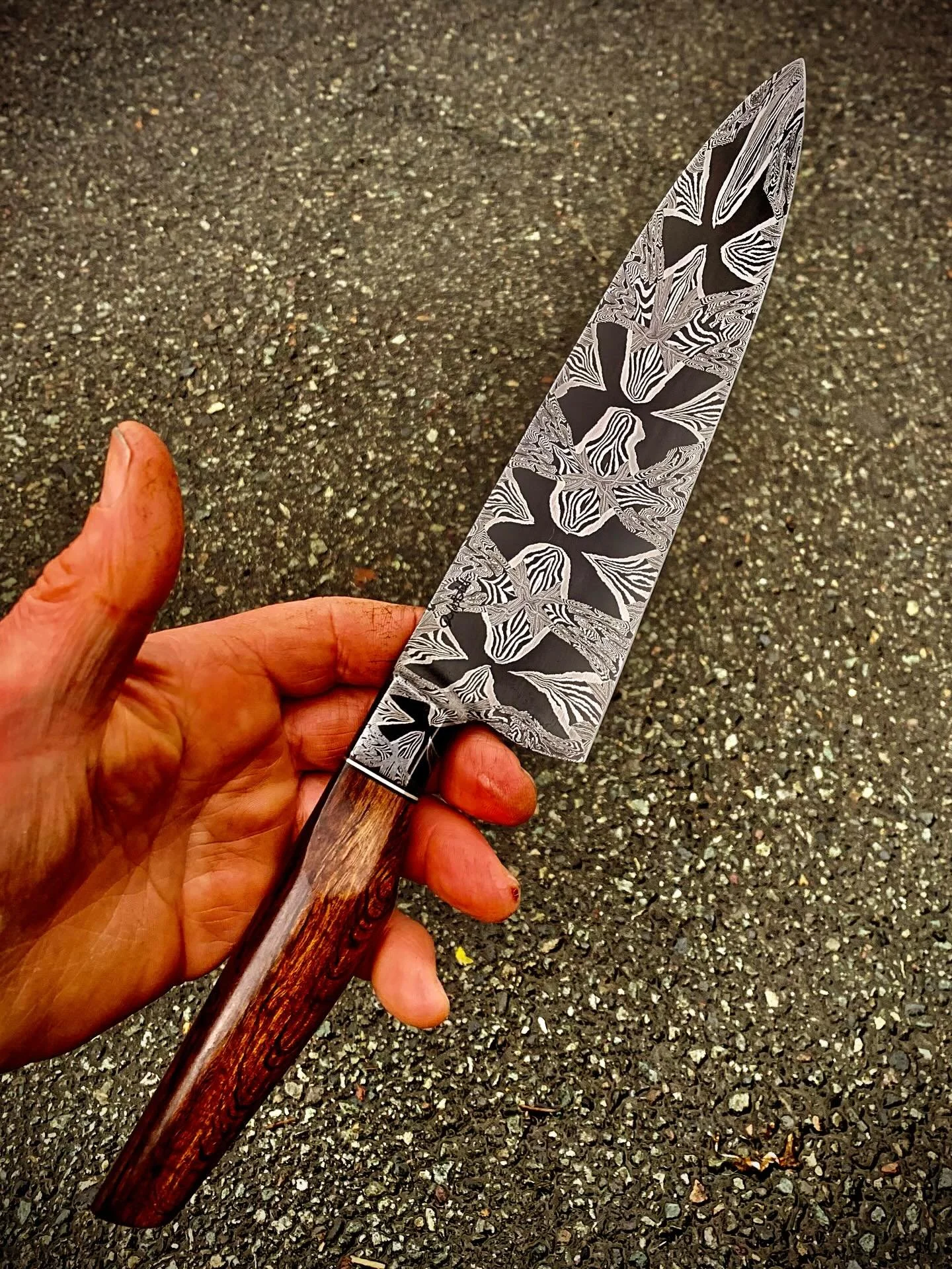 A recent commission I finished.
Mosaic Damascus from 1080, 1085, 15N20, and 201 nickel. Beefwood handles, with vulcanized paper, and 201 nickel spacer.