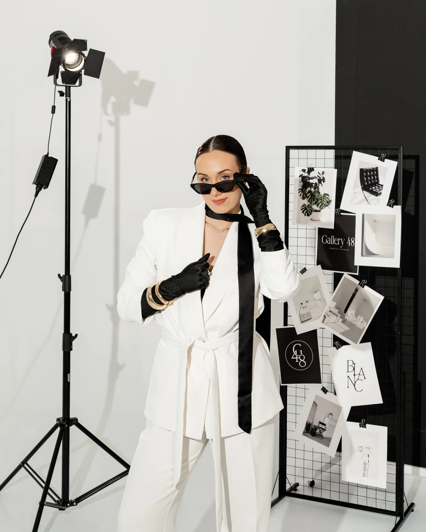 proof that an all white space doesn&rsquo;t have to be boring 🖤 

shoutout to @meghanlynnphotography for taking these amazing photos and @aprilzurowski for getting all the bts🤩 

getting to bring this vision to life in this space really feels like 