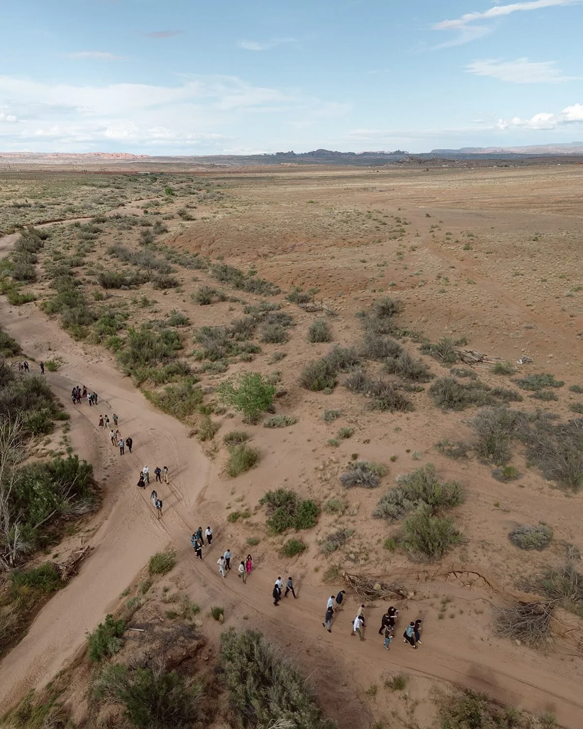 guests. Moab, Utah with @maeandco_creative 

An evening welcome party and familial tribute ceremony in a remote desert space. 

x.