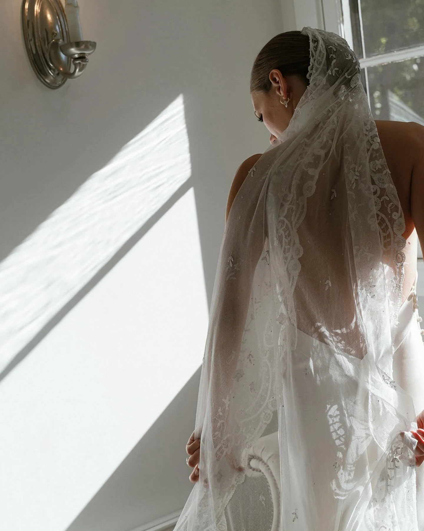 a sunny day in Ojai. 

@thacherhouse @little_creek_events 

x.

#ojaicalifornia #ojaiwedding #thacherhouse #candidwedding