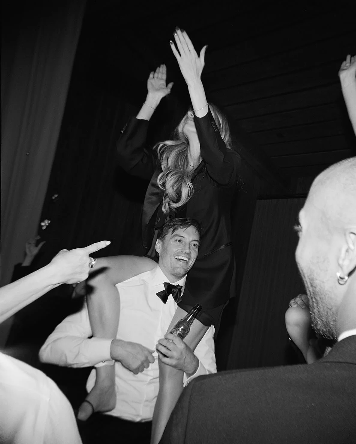 most certainly here for the late night moments. @sophia.goff @ojaivalleyinn 

#ojaivalleyinn #oviwedding #losangeleswedding #losangelesweddingphotographer #candidwedding #documentaryweddingphotographer