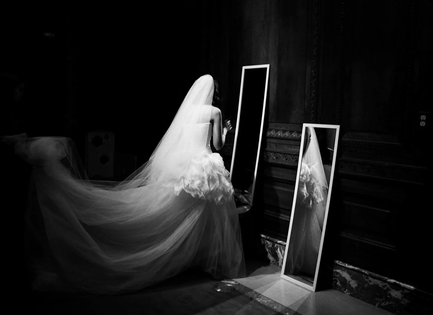 ayesha at the NYPL. @lindsaylandman 

x.

#nypl #nyplwedding #newyorkpubliclibary #manhattanwedding #nycwedding #filmweddingphotographer #bwfilm #35mm