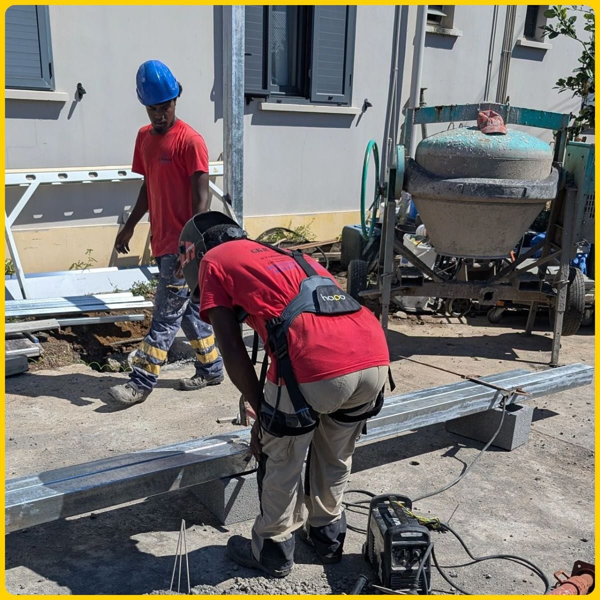 The HAPO SD Hard hits the construction sites in R&eacute;union Island!

In the construction industry, MSDs (musculoskeletal disorders) are a daily challenge. At GKR Construction, health comes first 💪 With the HAPO SD Hard exoskeleton, teams now bene