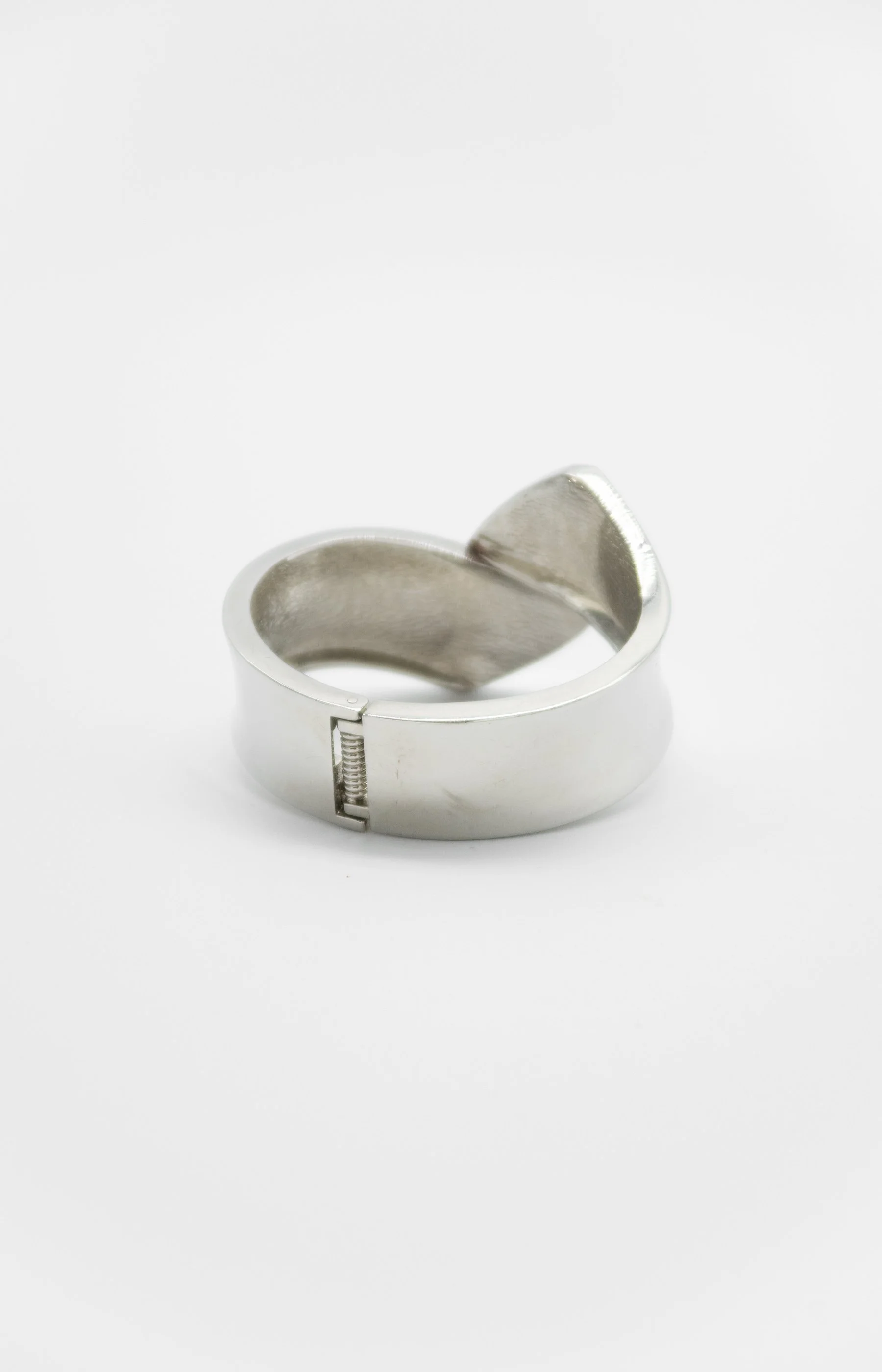 LBL_Silver-Hinge-Bangle-02.jpg
