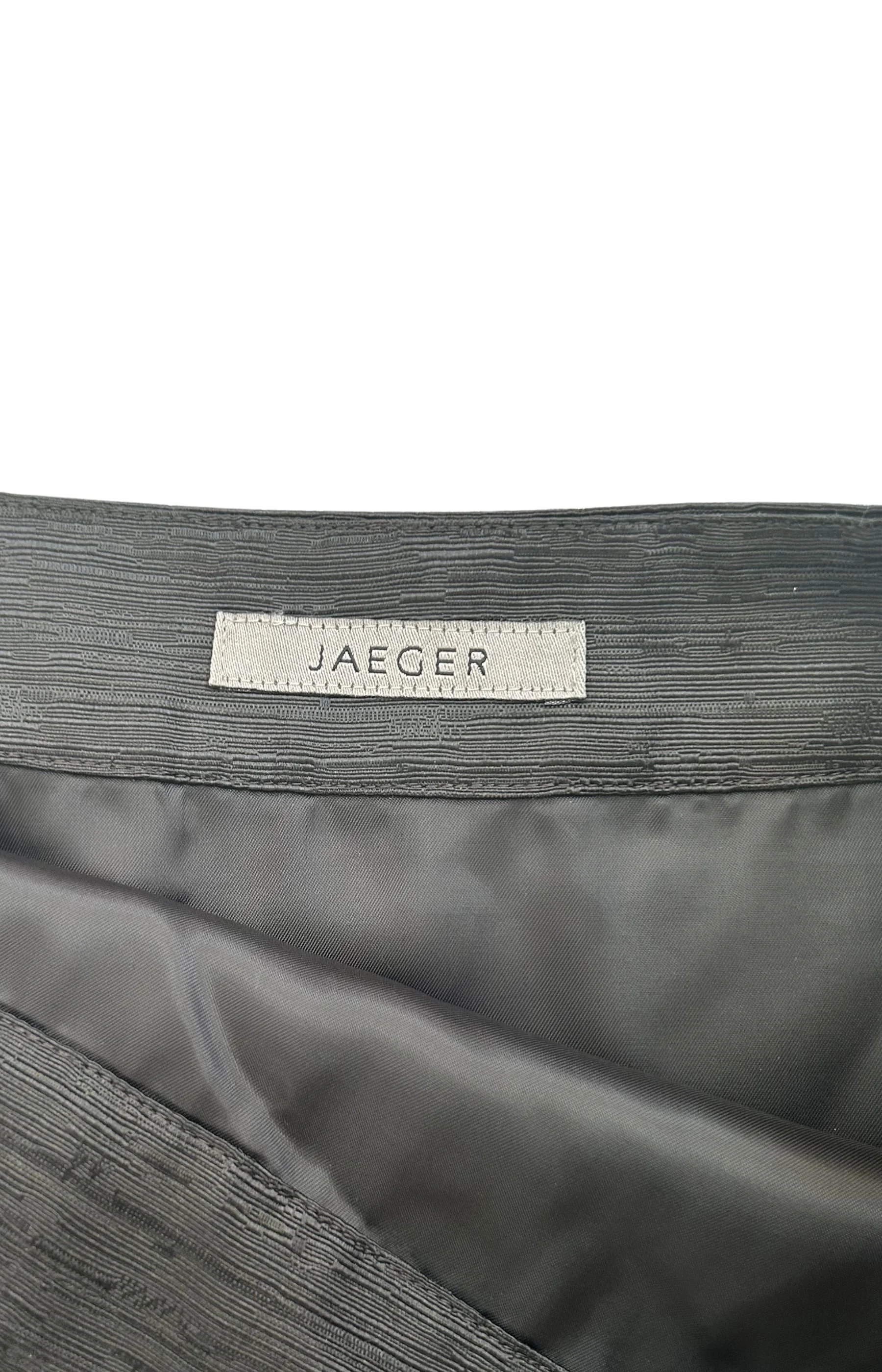 LBL_Jaeger-Knee-skirt-04.jpg