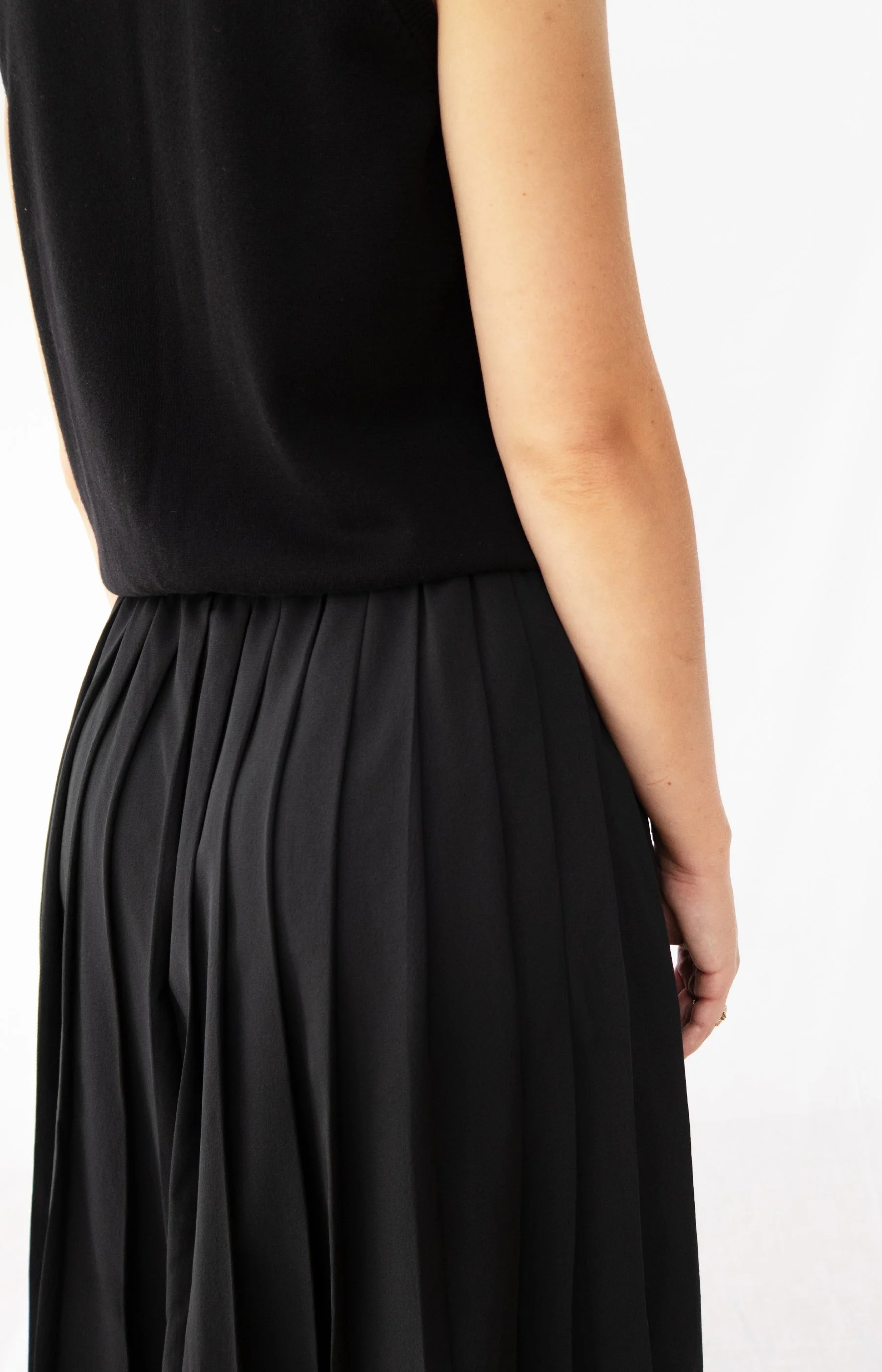 LBL_Vintage-pleated-skirt-01.jpg