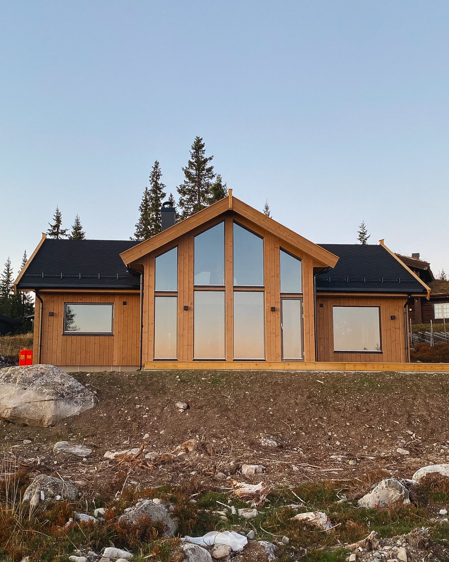 I dag overleverer vi nok en hytte til @saltdalshytta_innlandet 💥
Vi gratulerer kunden med ny hytte, og takker for nok et hyggelig samarbeid med Saltdalshytta 🤝🏻 
#mesnabygg #saltdalshytta #saltdalshyttainnlandet #saltdalshyttasolheim #sjusjoen