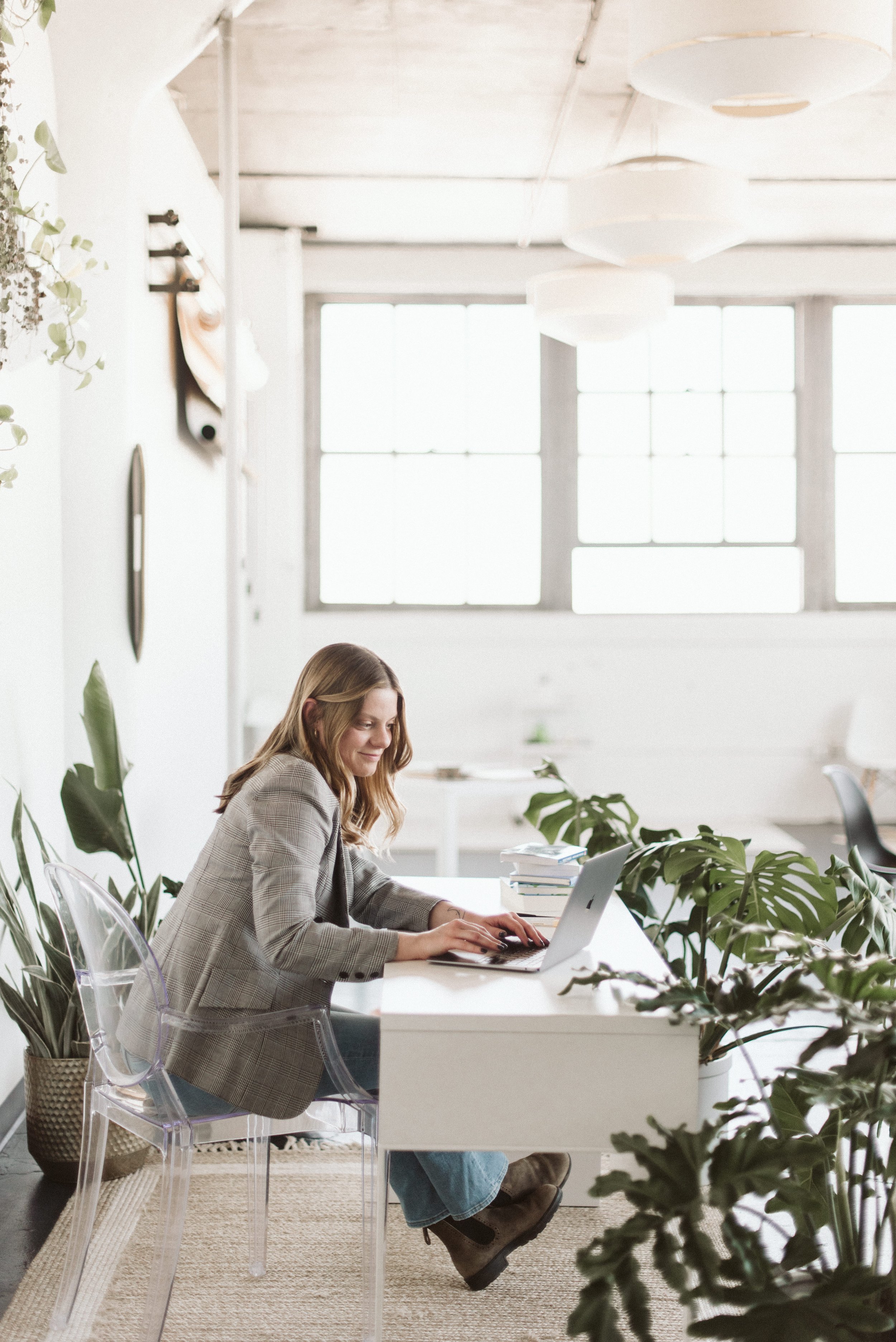 Sarah_Muller_expert_grant_writer_sitting_at_desk_on_computer