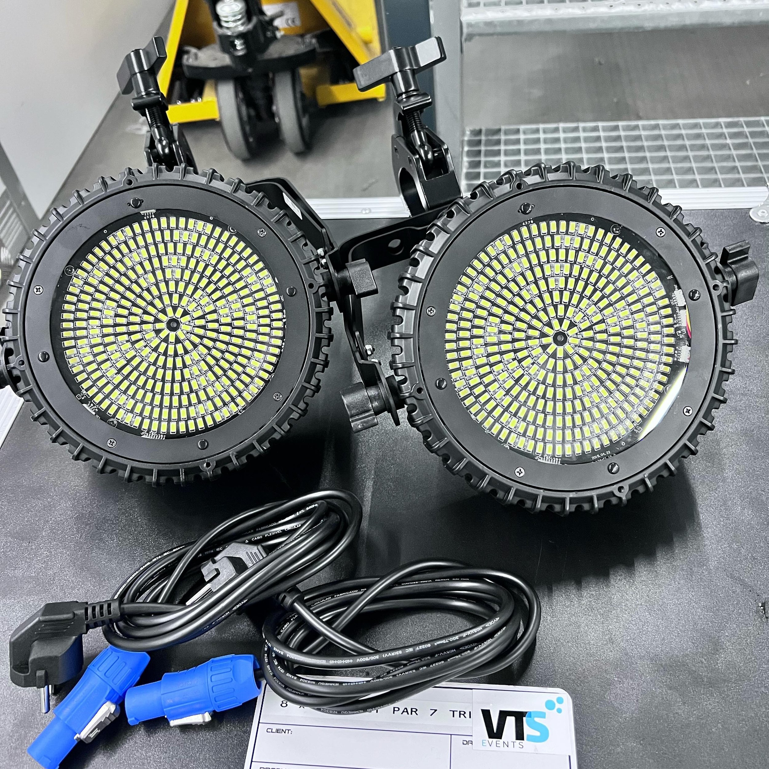 Showtec Data Flash ⚡️⚡️
Nieuw in de verhuur! Deze is een compacte ledstroboscoop met een intens stroboscoopeffect. Met de 8 gedeelten kunt u dynamische stroboscoopeffecten creëren!
#vtsevents #dataflash #showtec
