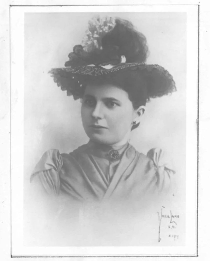 (1904) Annie Katherine Smith, mother of the Feeler, Garland, and Smith families. 