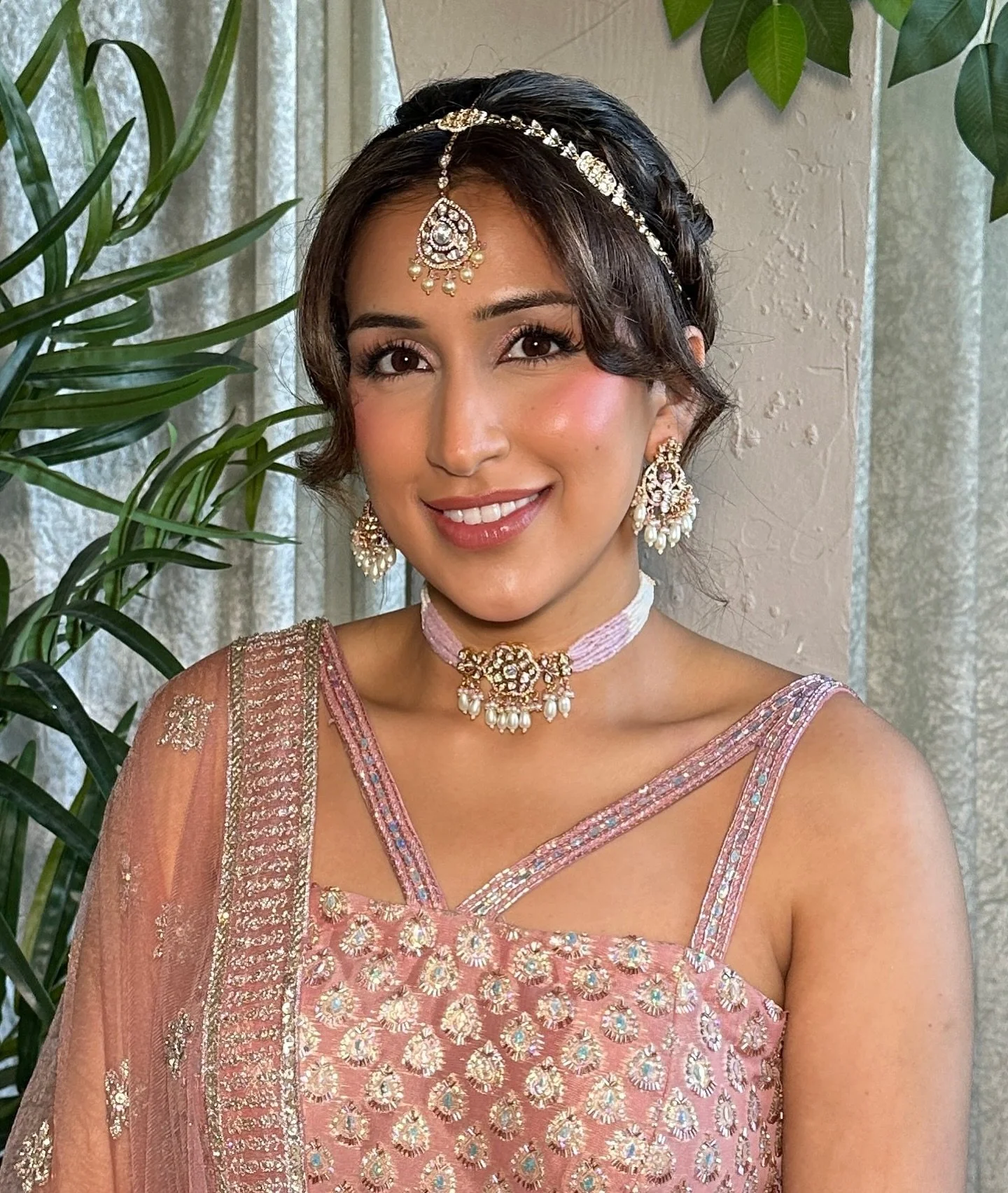 makeup only for M 💘🦢🌸

hair by @claraleungdesigns 

now booking 2025 bridal, non-bridal + more
💌 email me! info@makeupbyjot.com

#vancouvermakeupartist #indianwedding #makeupbyjot