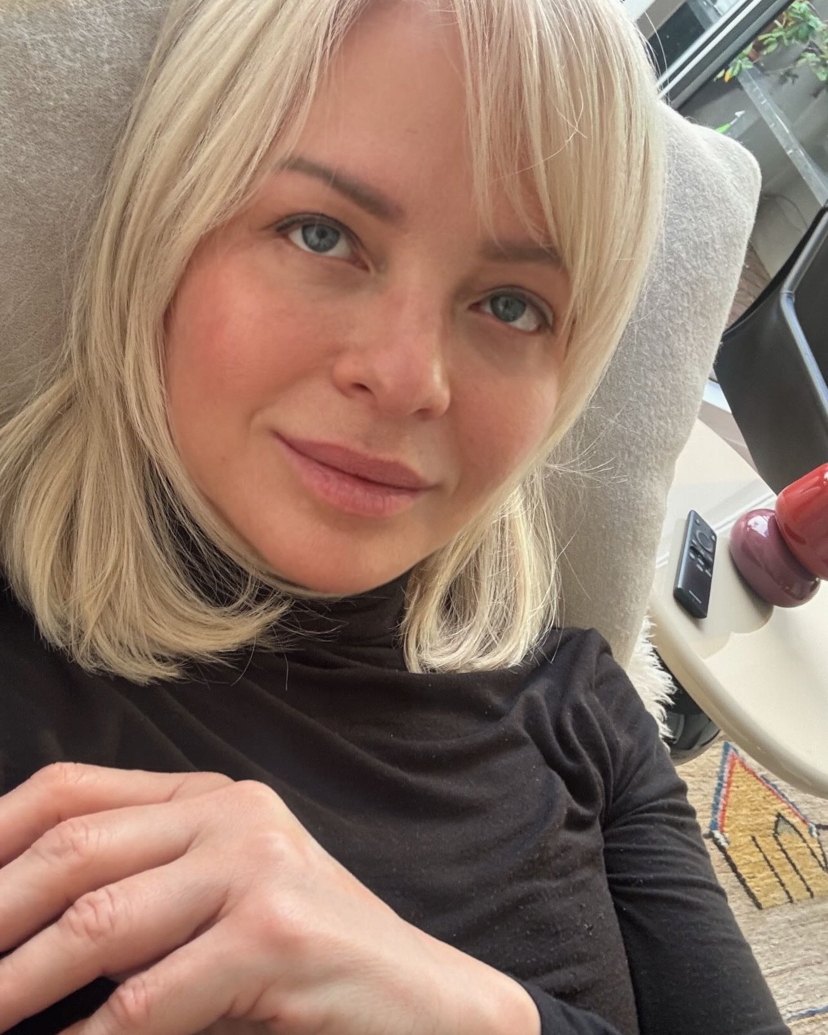 A new haircut .... fresh for Spring 🍃 

I likey.... ?
