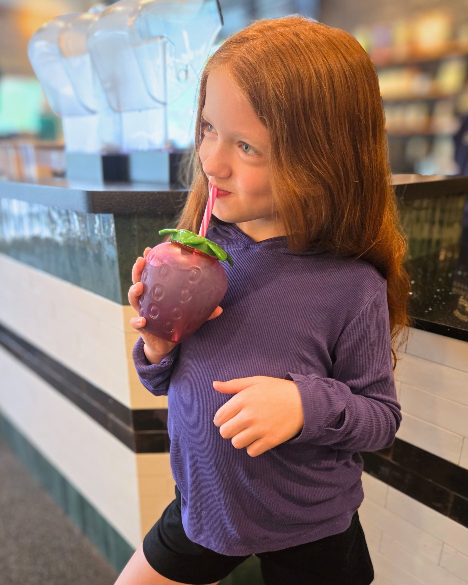 Carly&rsquo;s here to remind you: bring your own cup and save! 💸
10&cent; off with any reusable cup, 25&cent; off with a Gravastar (or Coffee Hound) cup!

Her order? Lemonade with Nerds flavor in a strawberry cup&hellip; because details matter 🍓