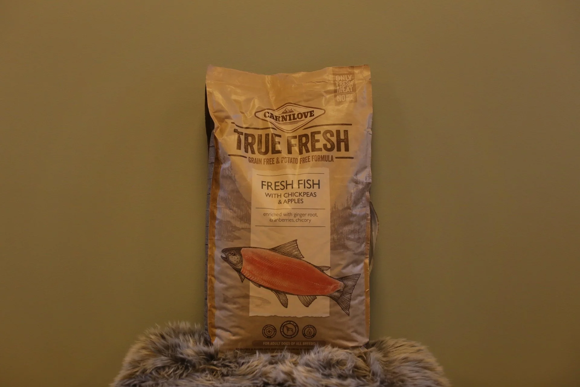 Carnilove TRUE FRESH Fresh fish with chickpeas and apples